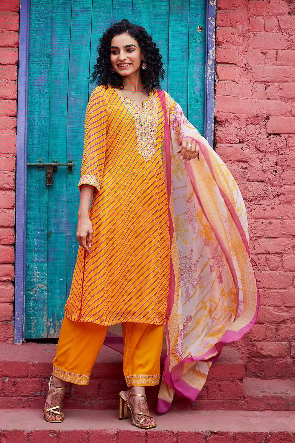 Yellow Viscose Straight Suit set image number 9