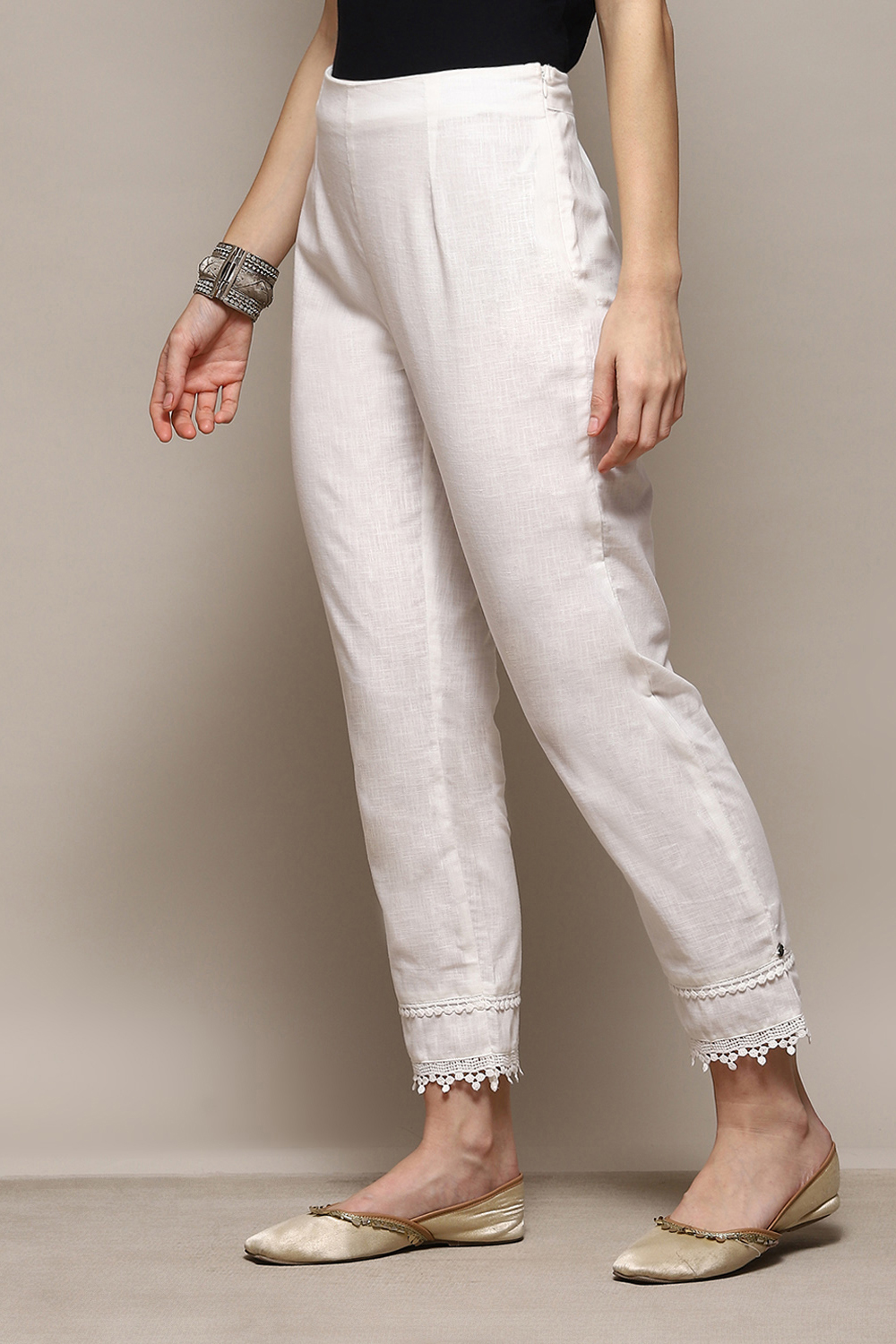 Black Cotton Slim Solid Pants image number 2