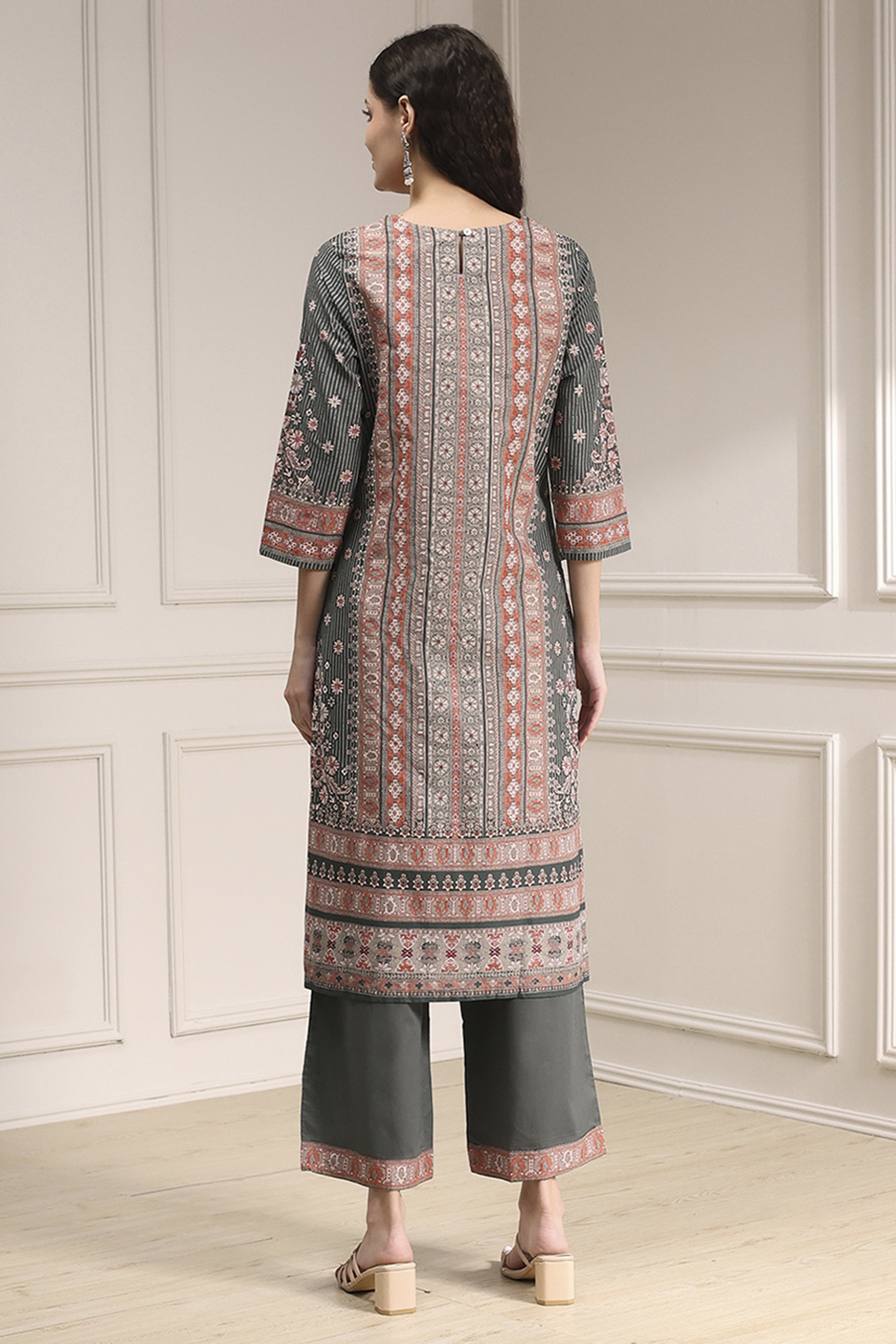 Grey Cotton Printed Straight Suit Set image number 4