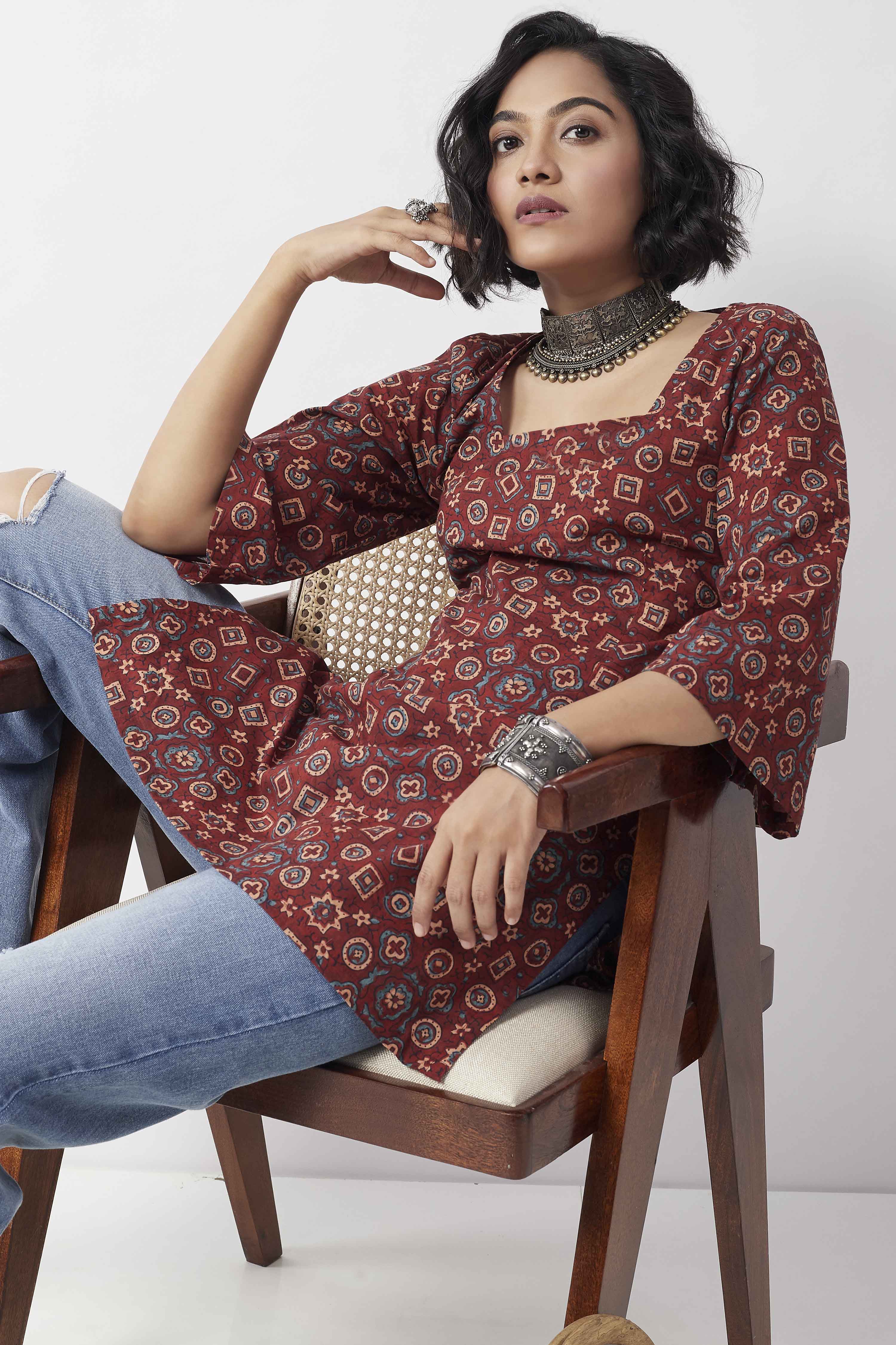 Maroon Cotton Geometric Printed Straight Kurti image number 6