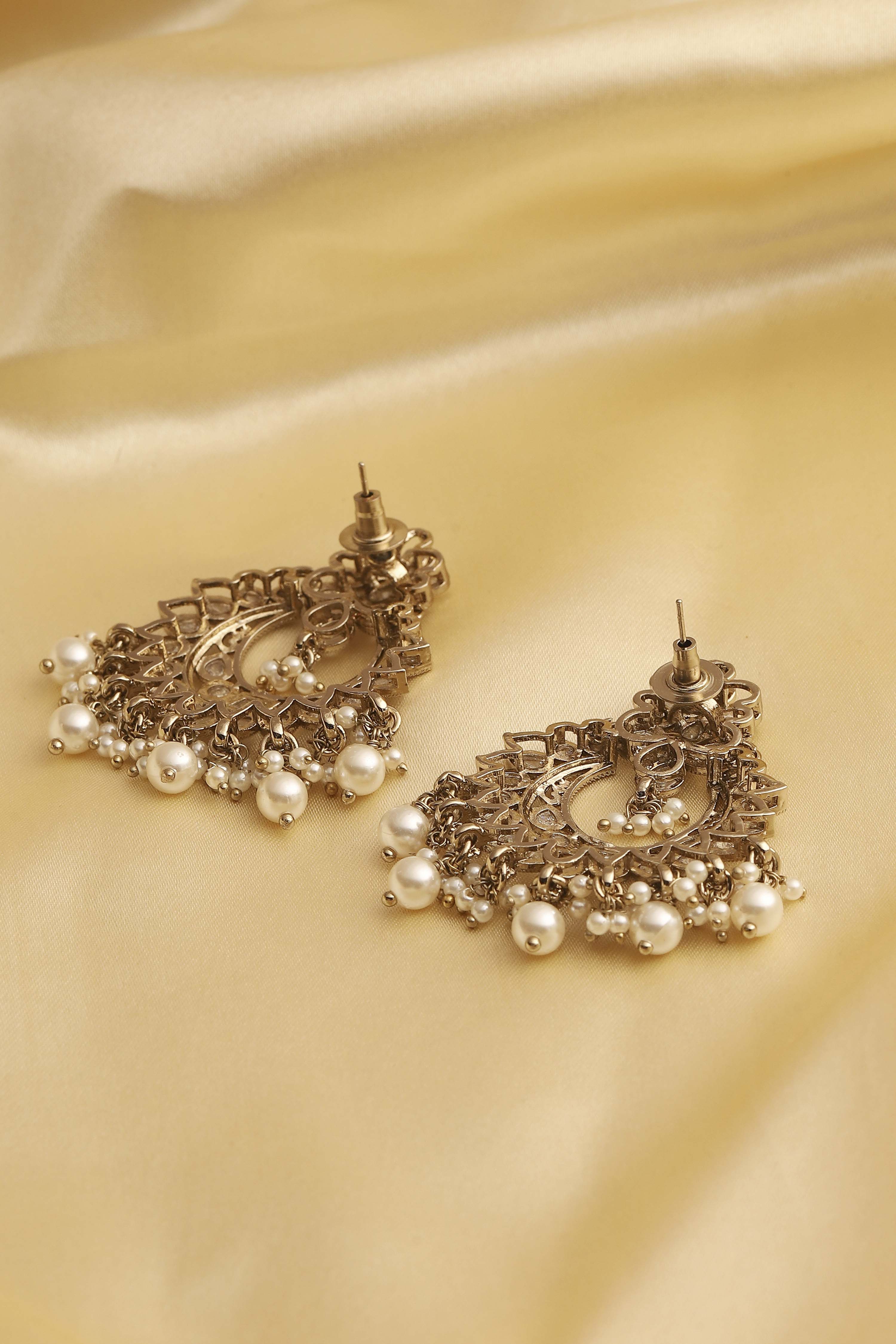 White Alloy Chaandbali image number 2