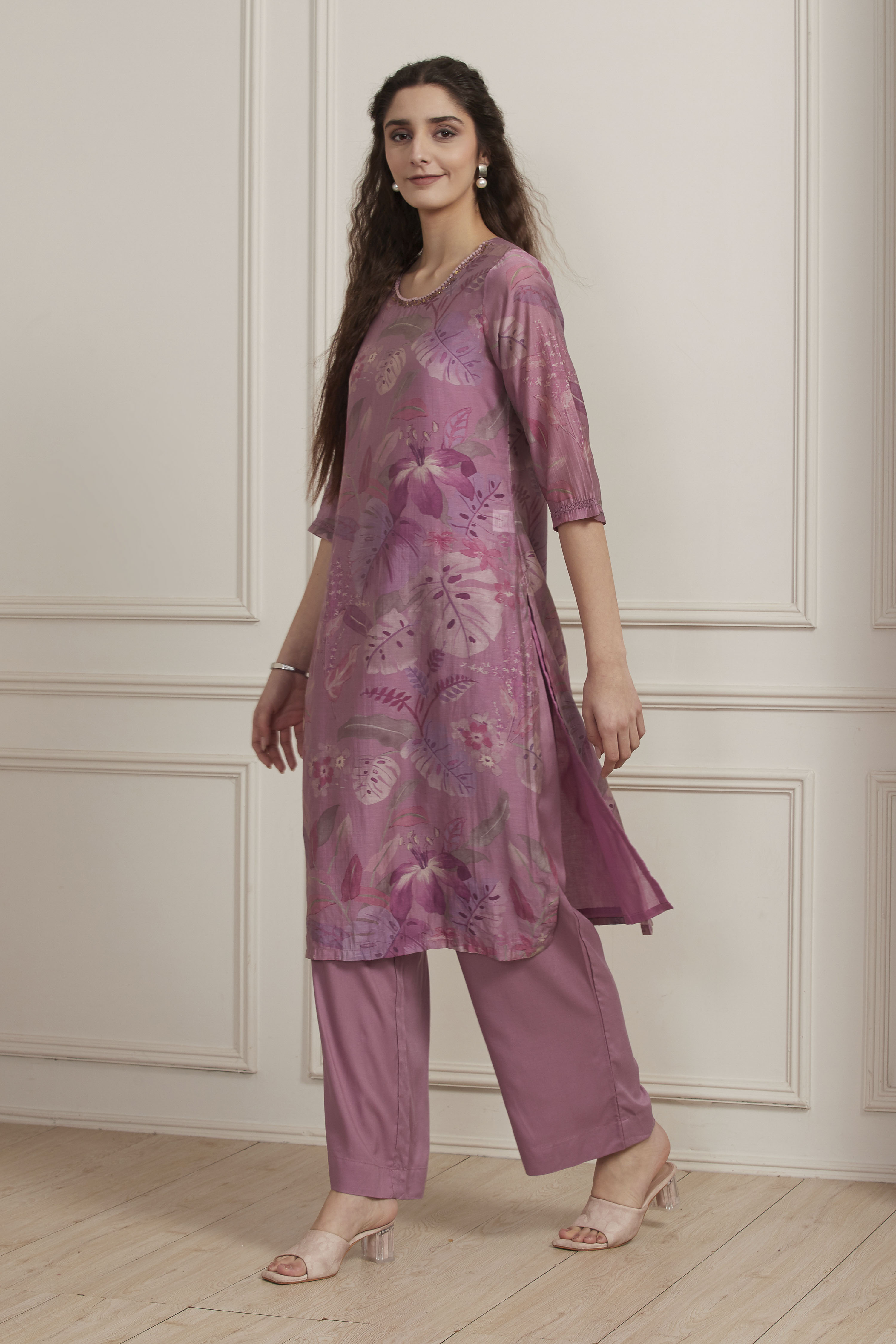 Lavender Floral Printed Straight Kurta Set image number 3