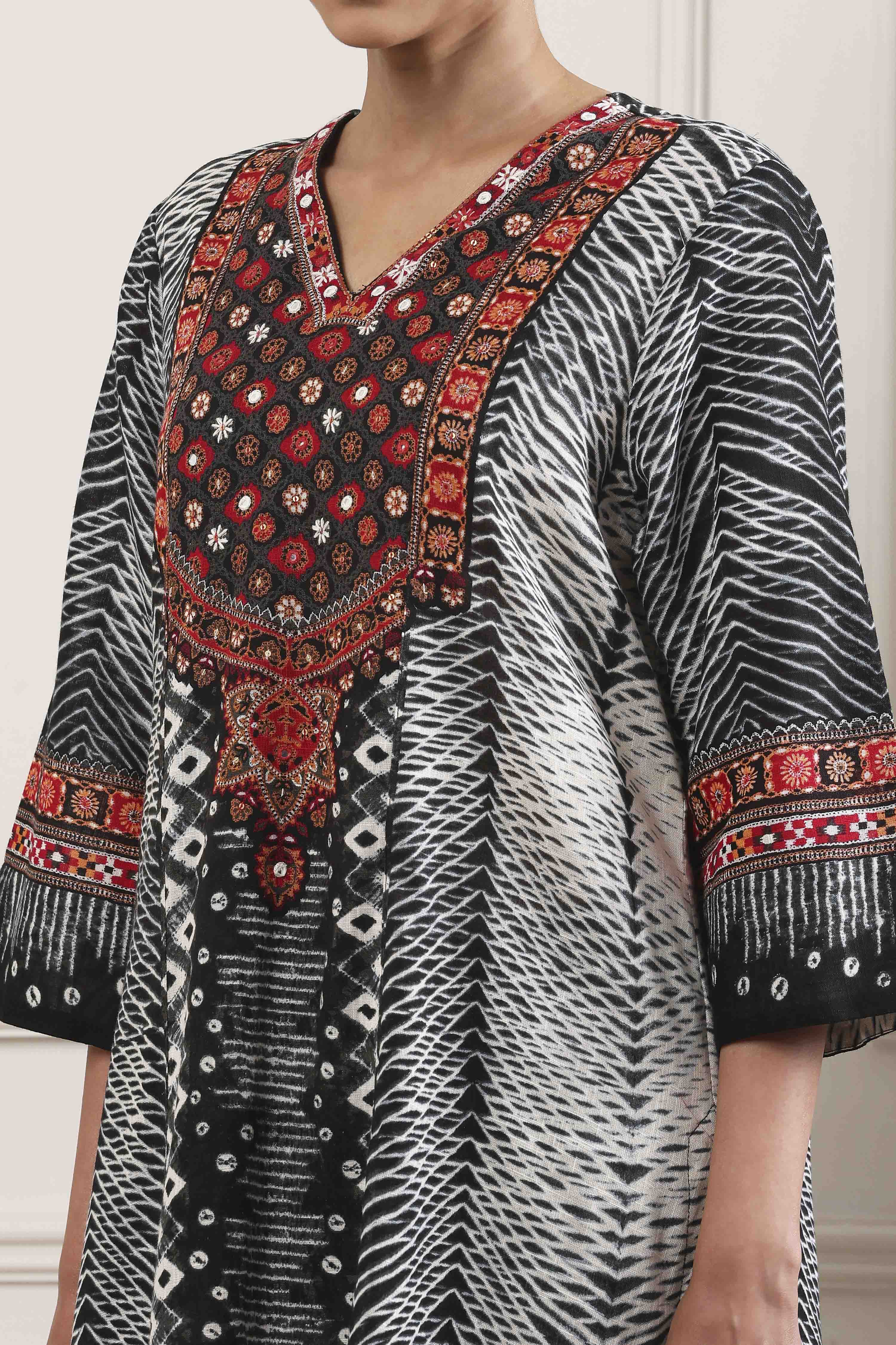 Black Cotton Printed Straight Suit Set image number 1