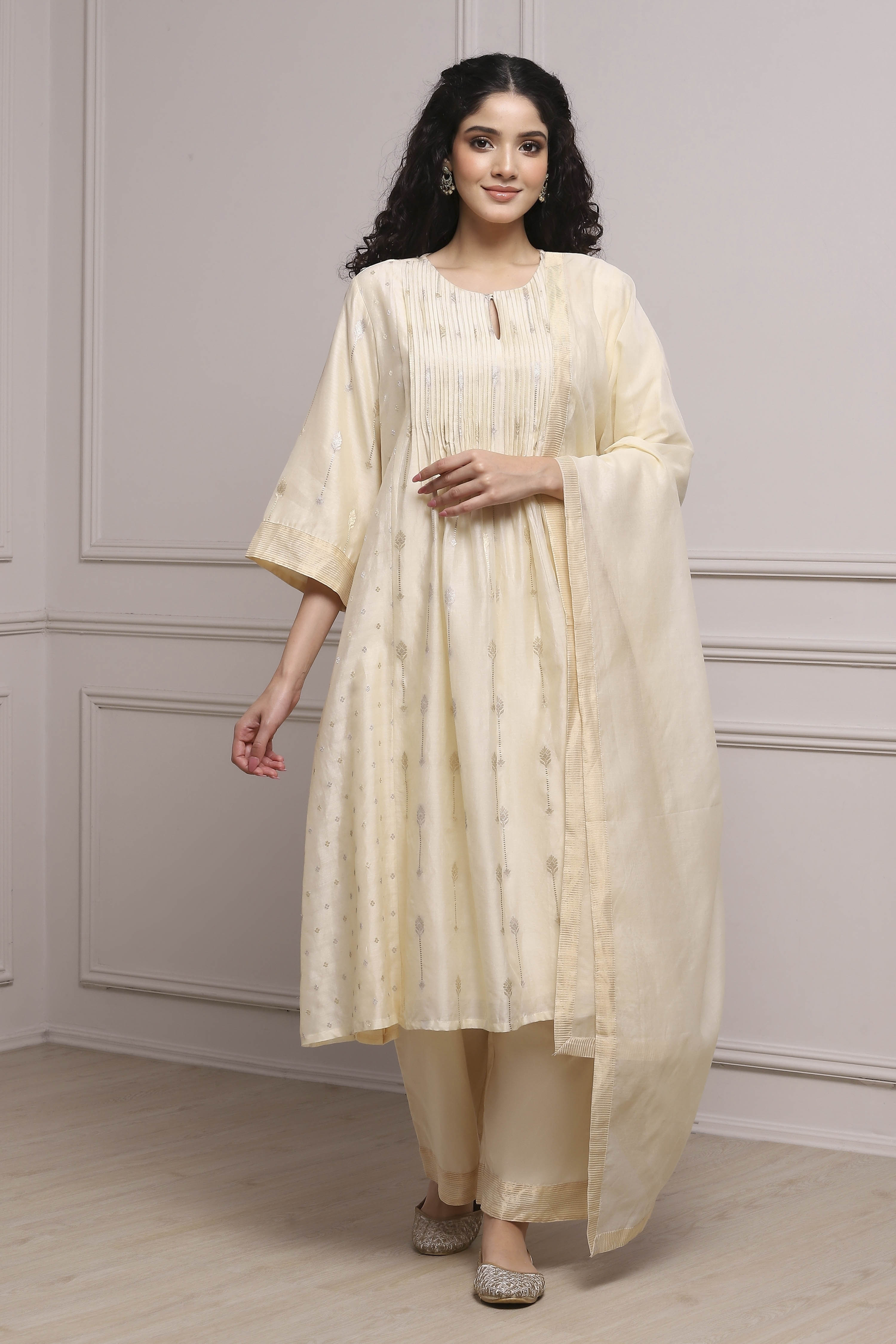 Cream Silk Metallic Gathered Suit Set image number 6