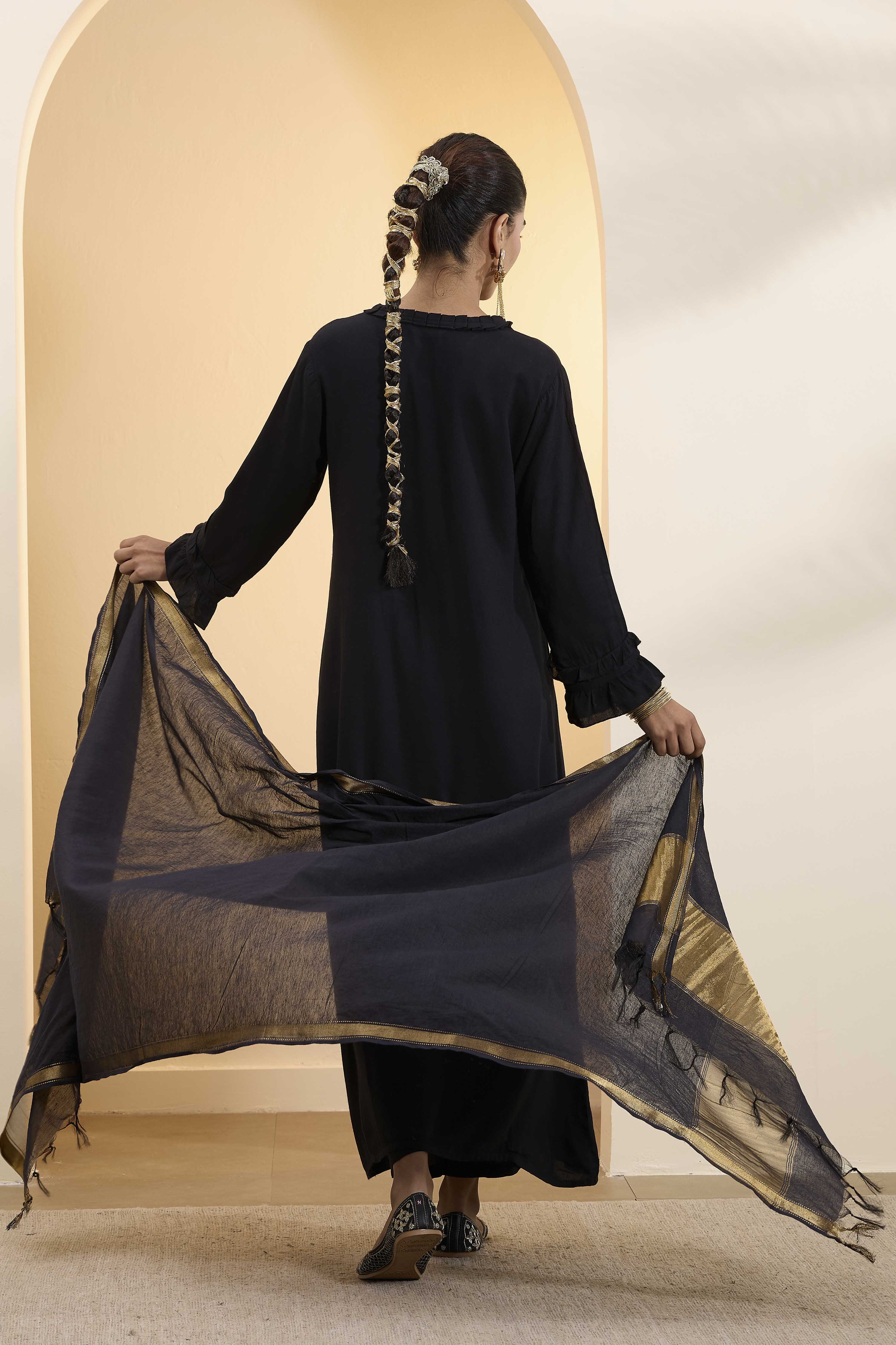 Black Cotton Zari Dupatta image number 3