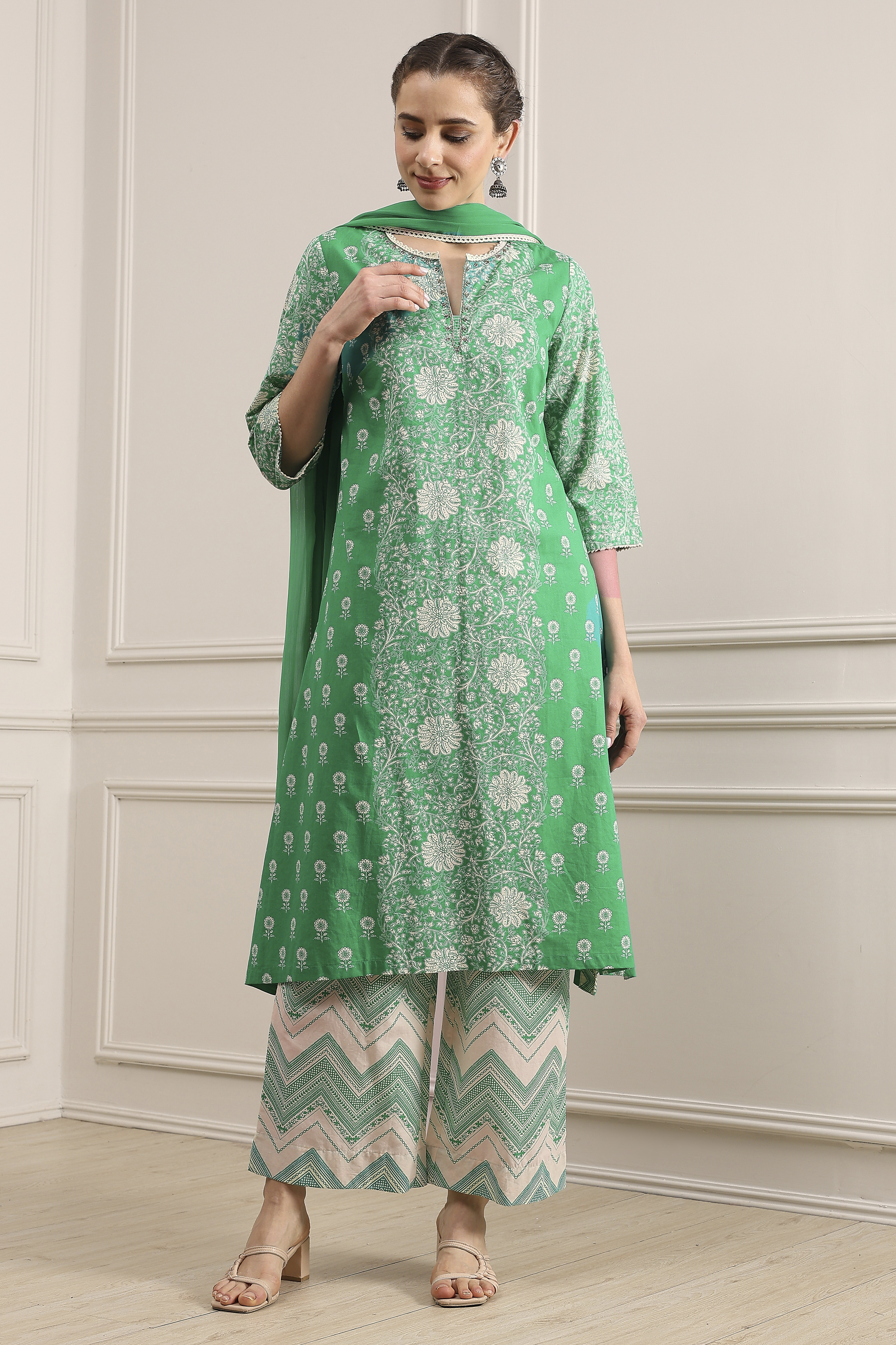 Green Cotton A-Line Printed Suit Set image number 3
