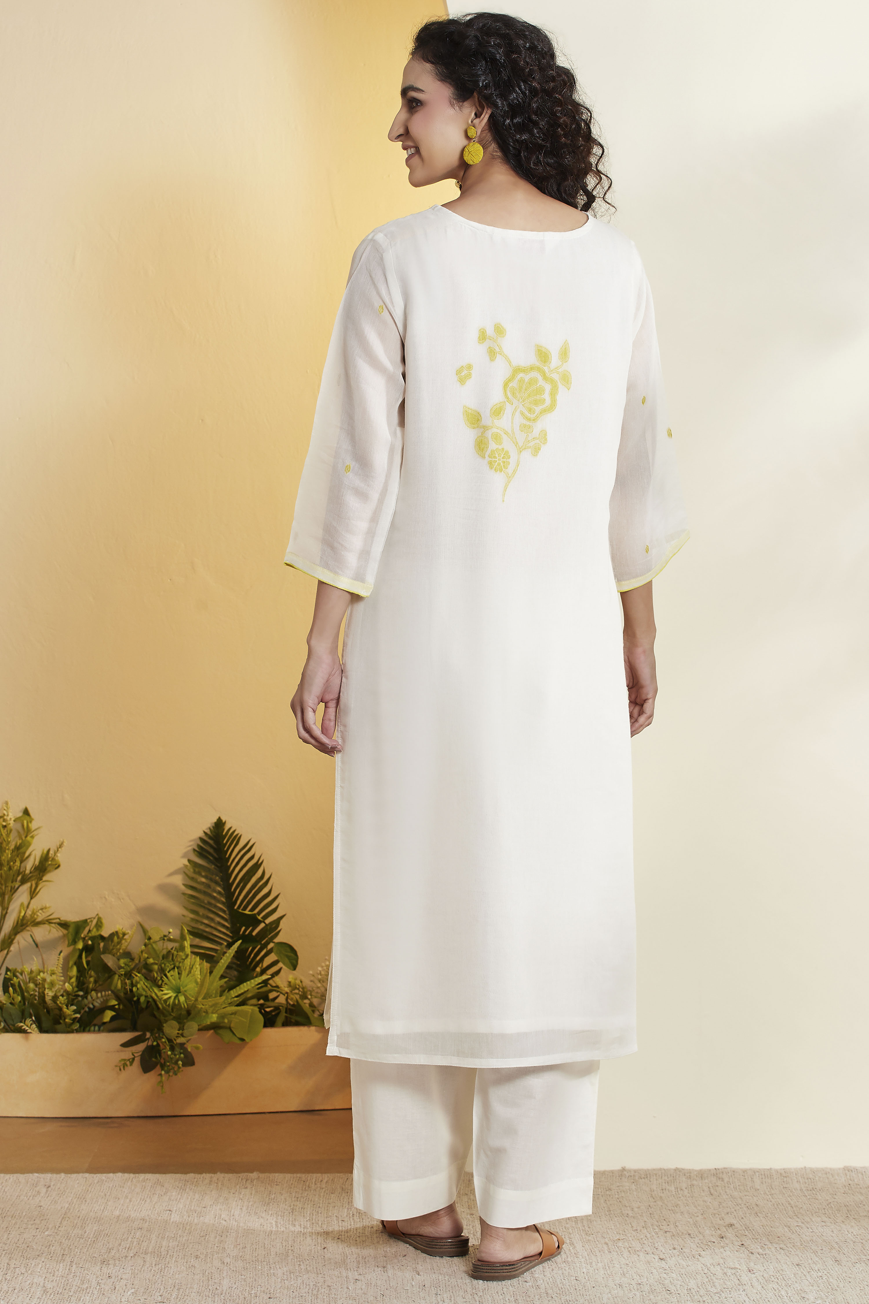 White & Red Viscose Rayon Floral Embroidered Kurta Set image number 6
