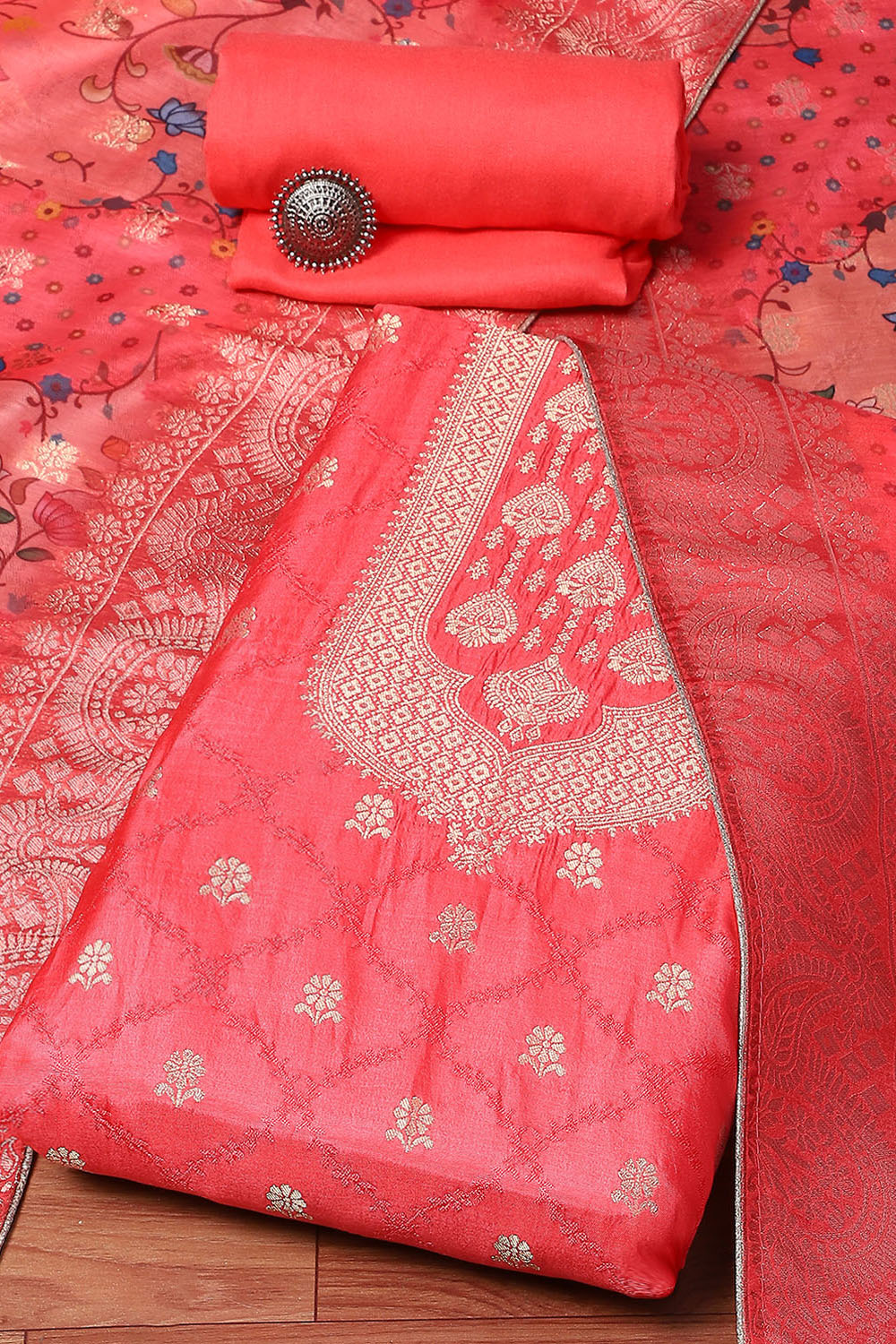 Green Cotton Blend Unstitched Suit Set image number 0