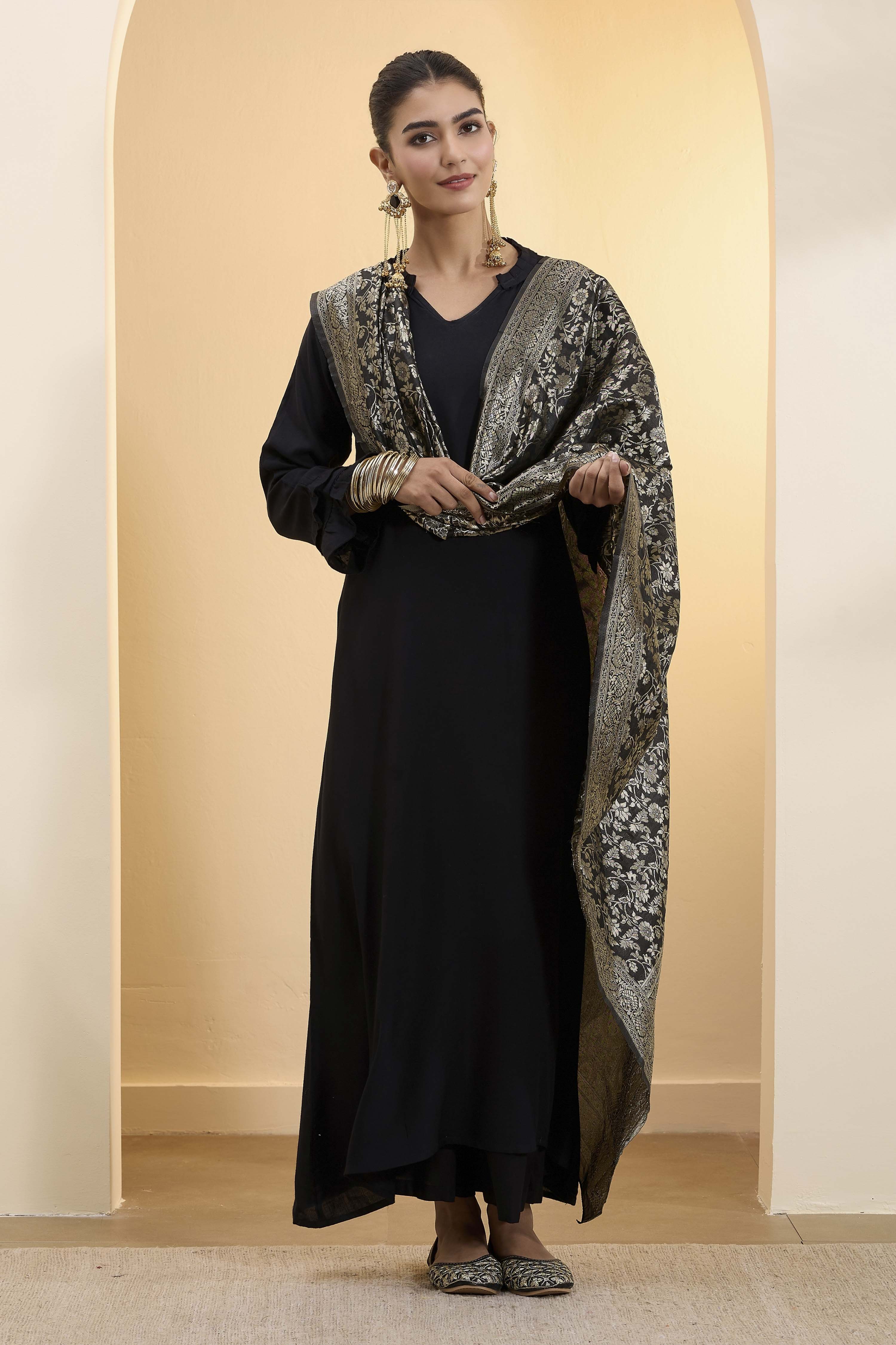 Green Black Poly Floral Banarasi Dupatta image number 4