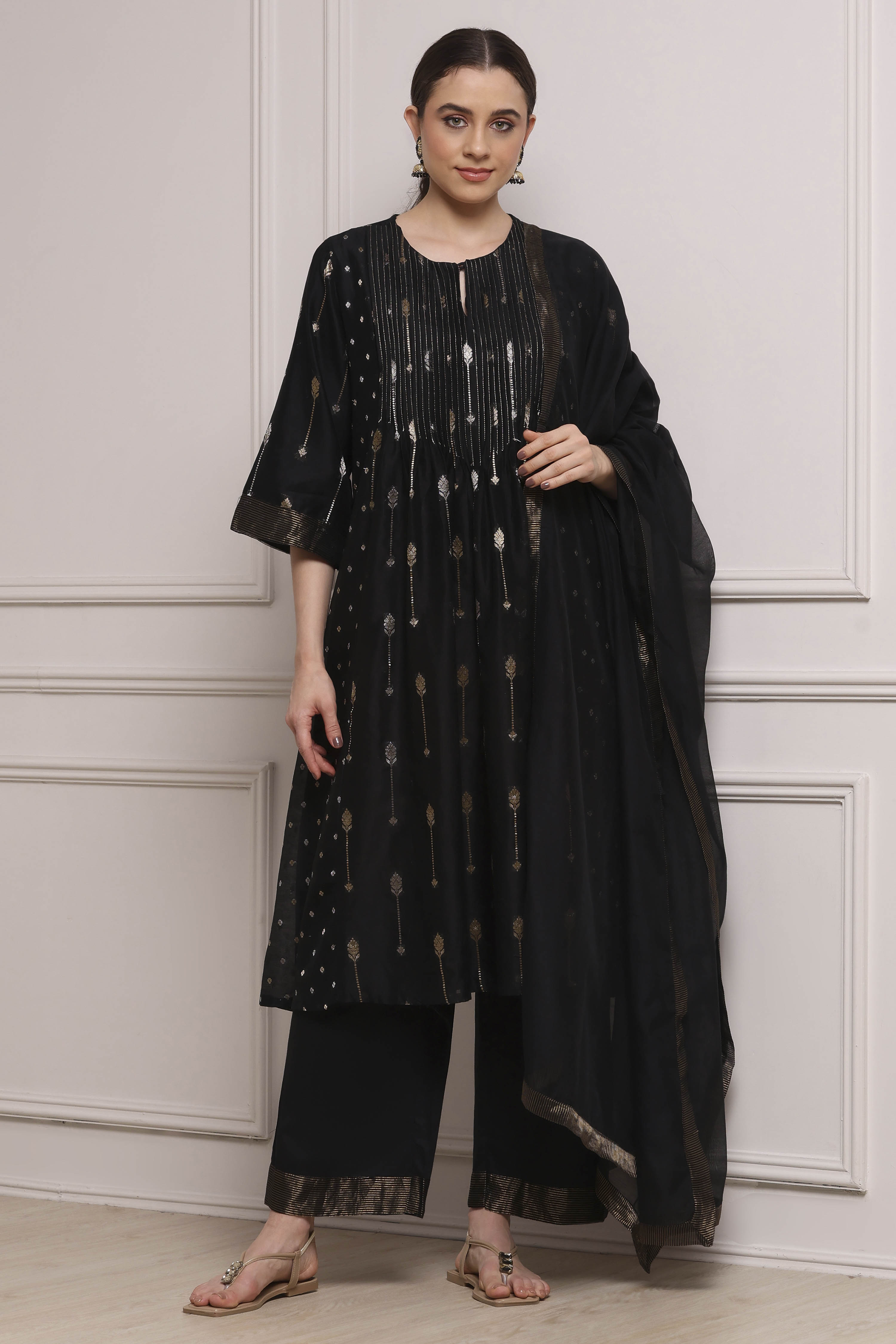 Black Silk Yarndyed Gathered Suit Set image number 0