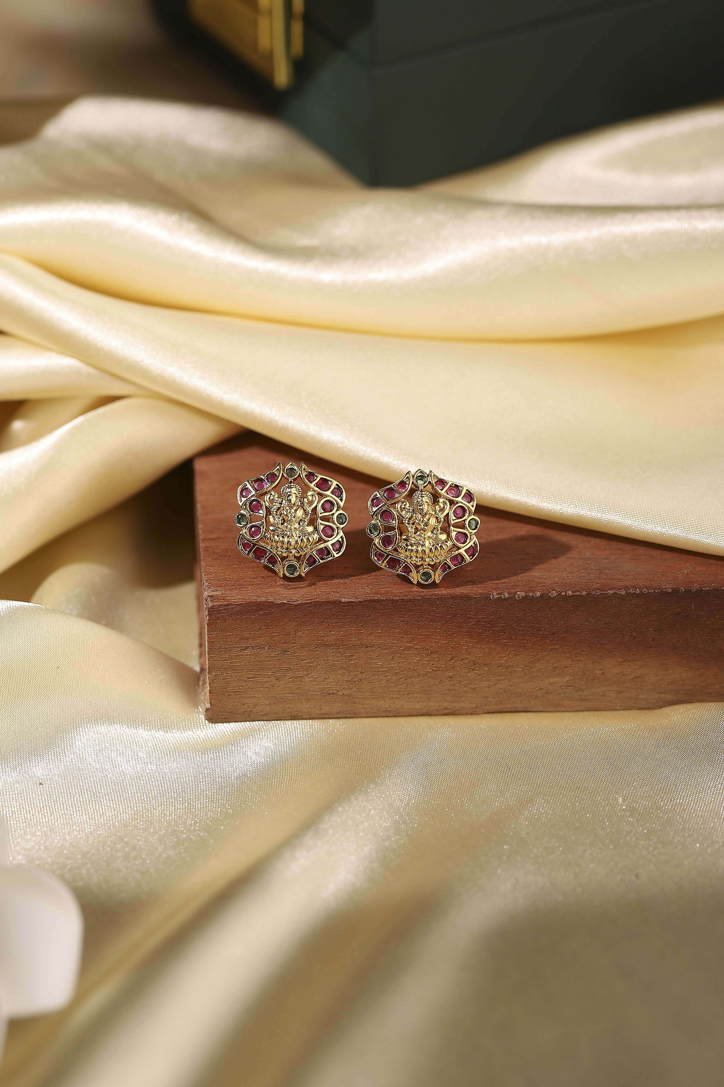 Multicolour Textured Earrings image number 0