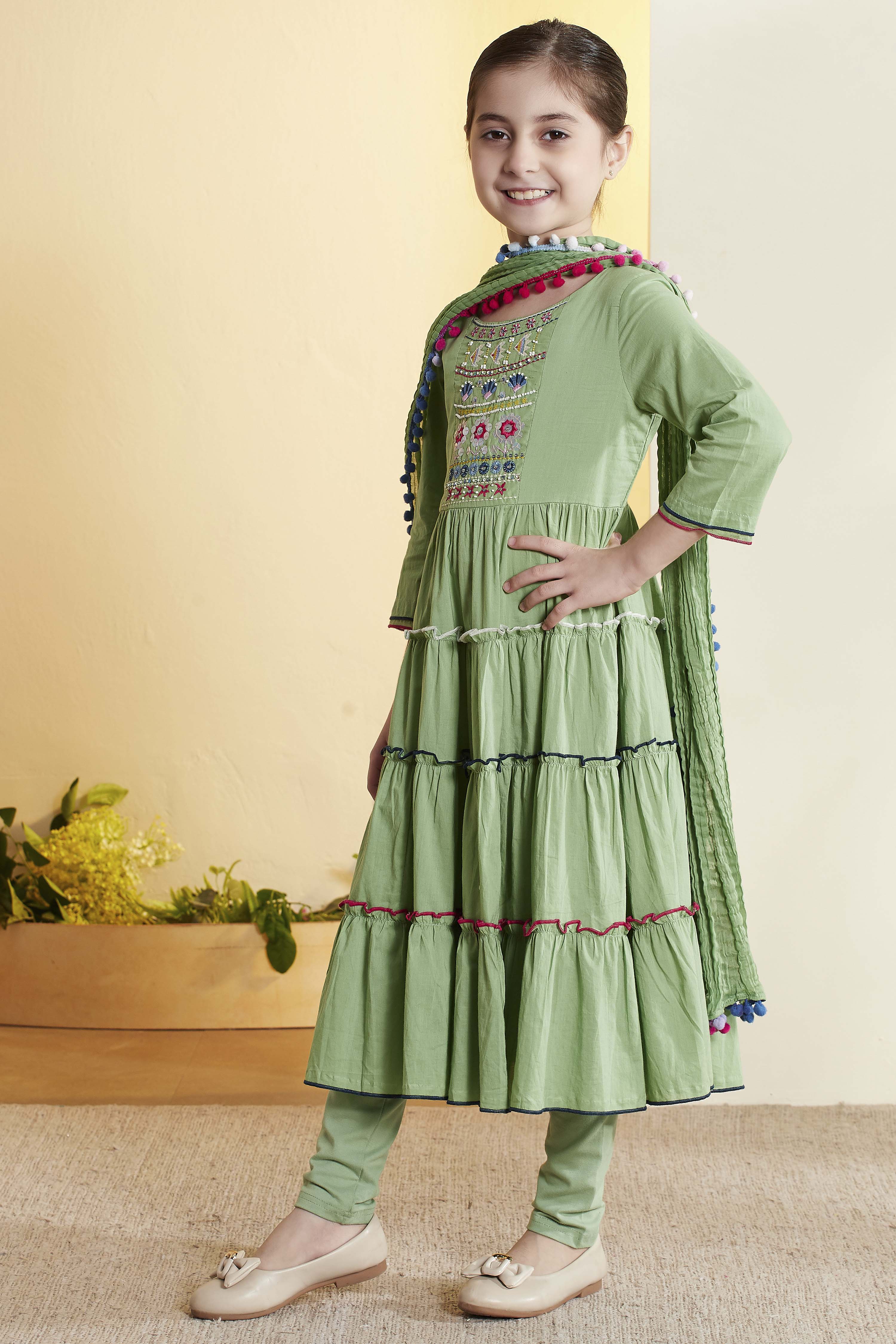 Green Solid Tiered Cotton Kurta Set image number 3
