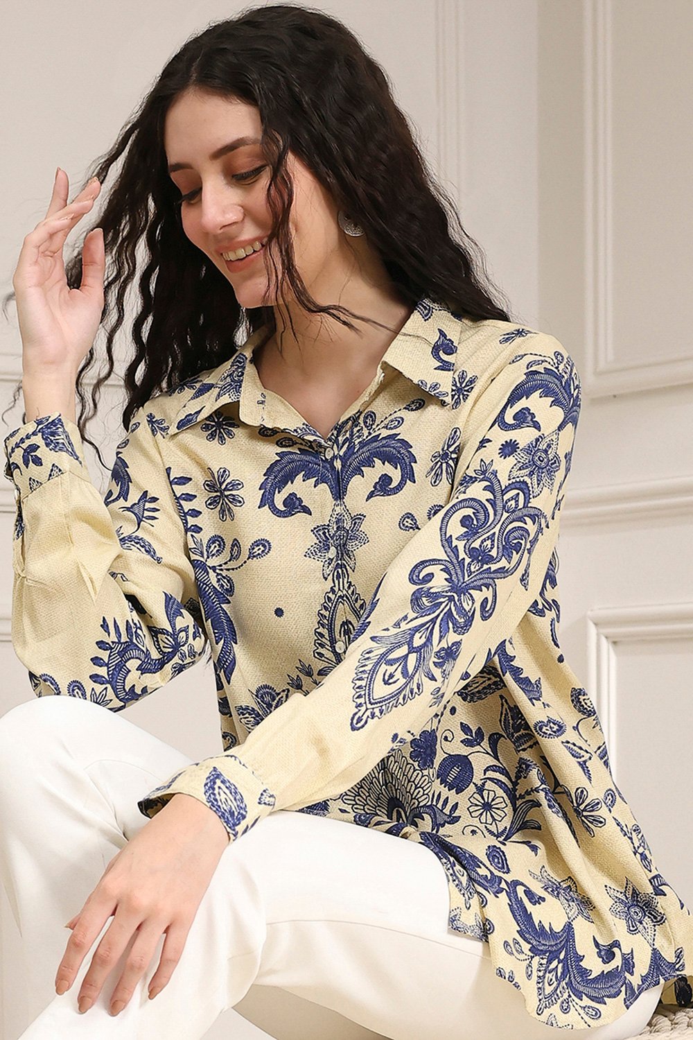 Off-White and Blue Printed Relaxed Fit Shirt image number 5