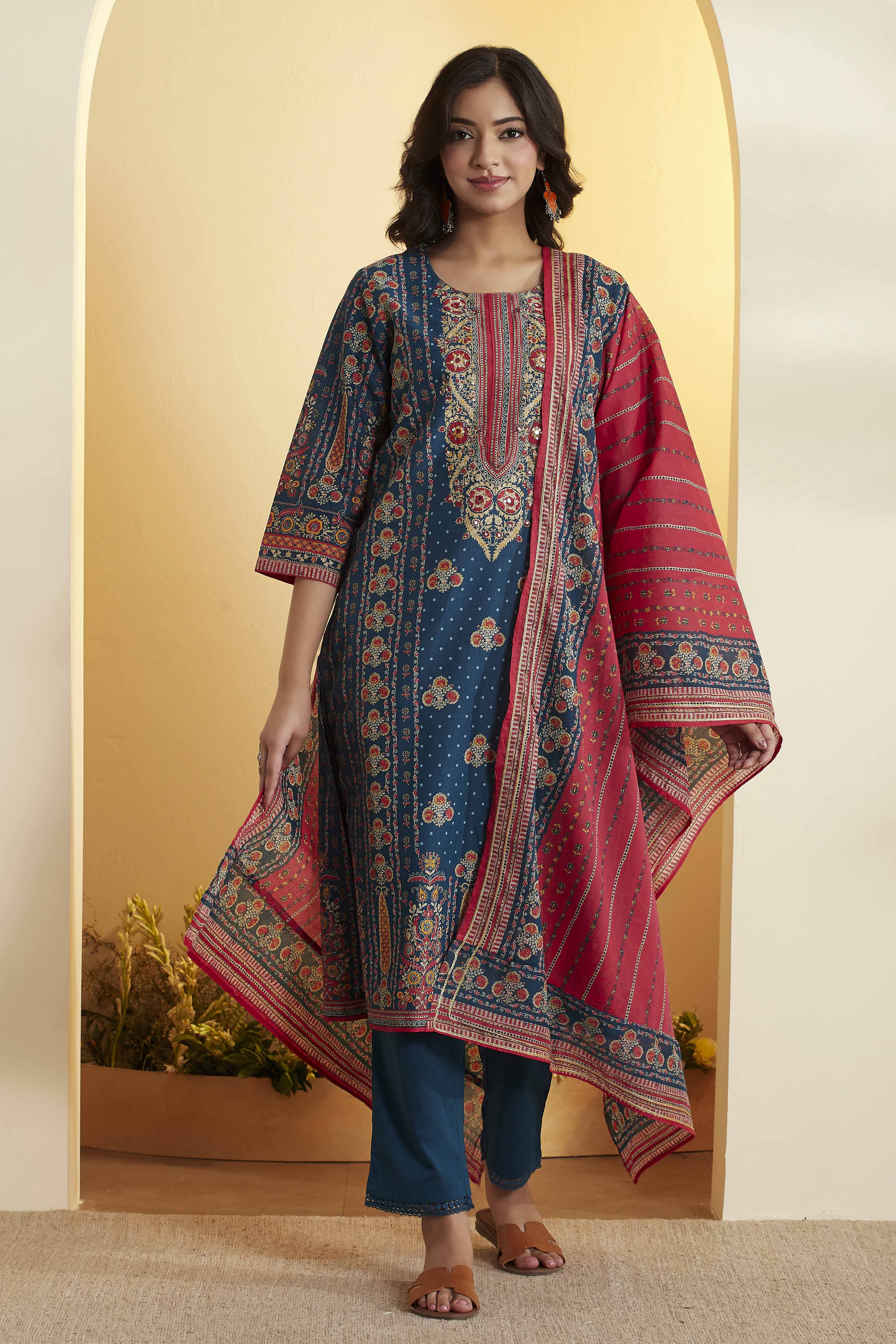 Beige & Red Cotton Printed Straight Kurta image number 6