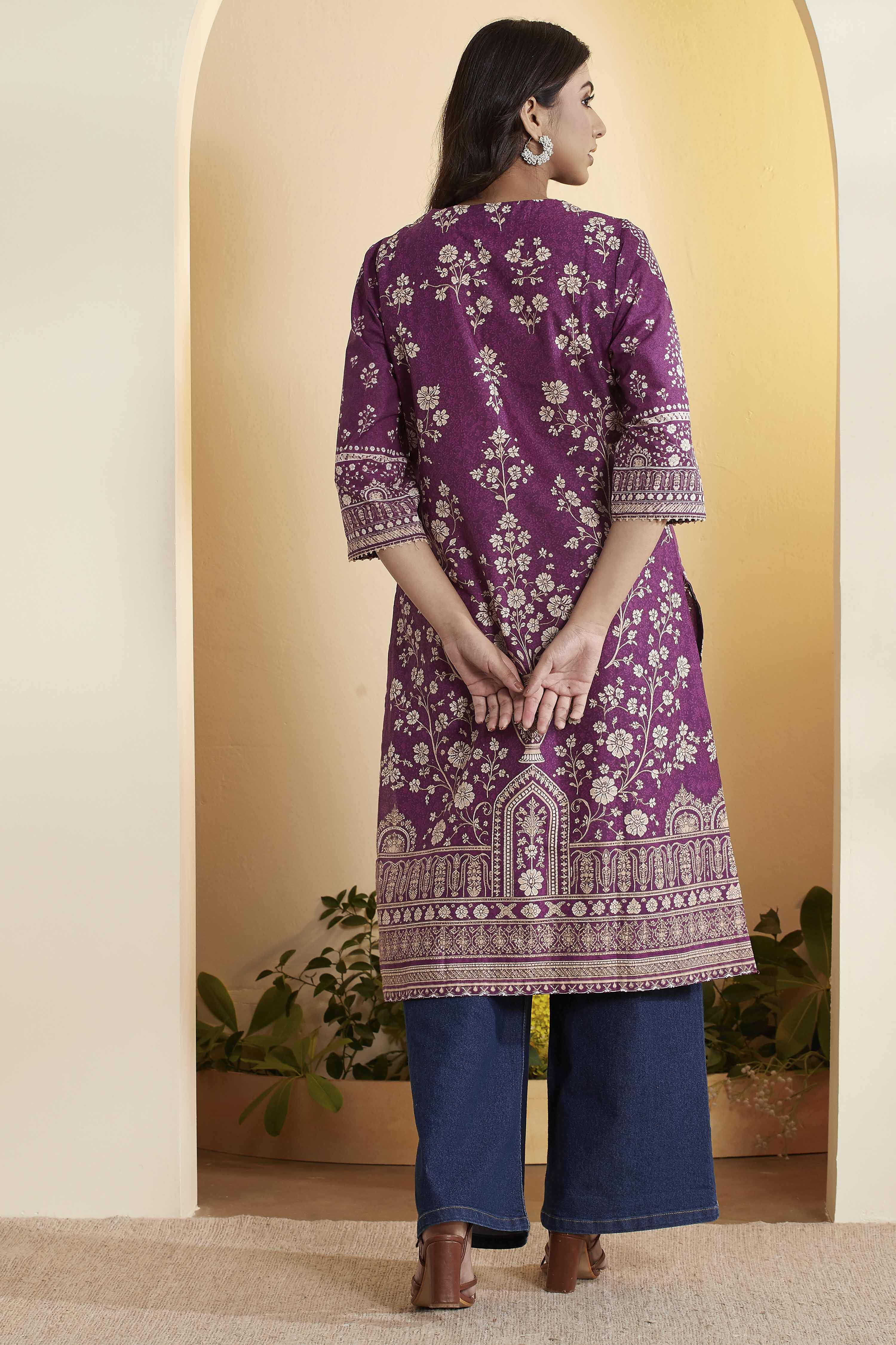 Purple Cotton Floral Printed Straight Kurta image number 4