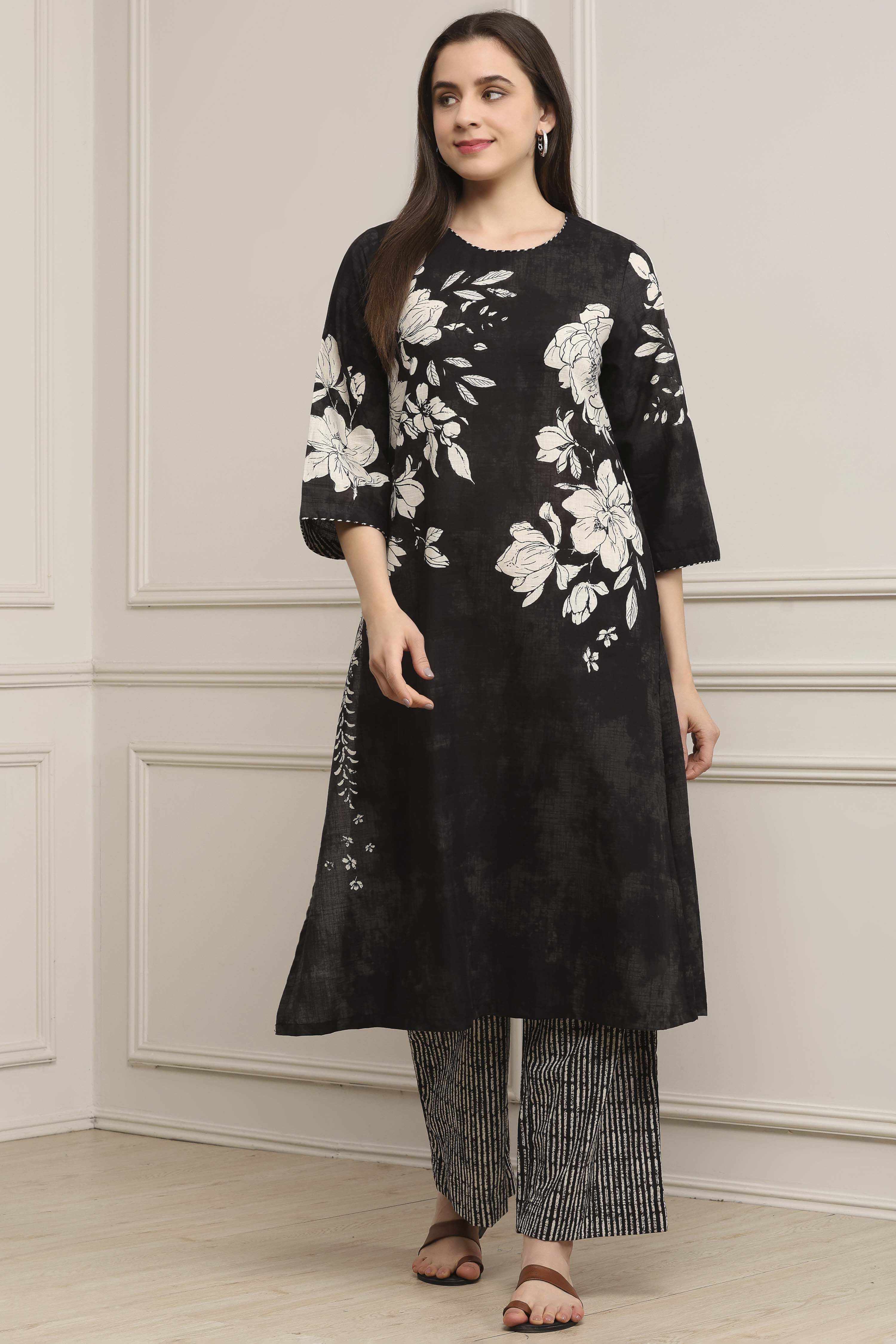 Black Cotton Floral Printed Straight Kurta Set image number 0