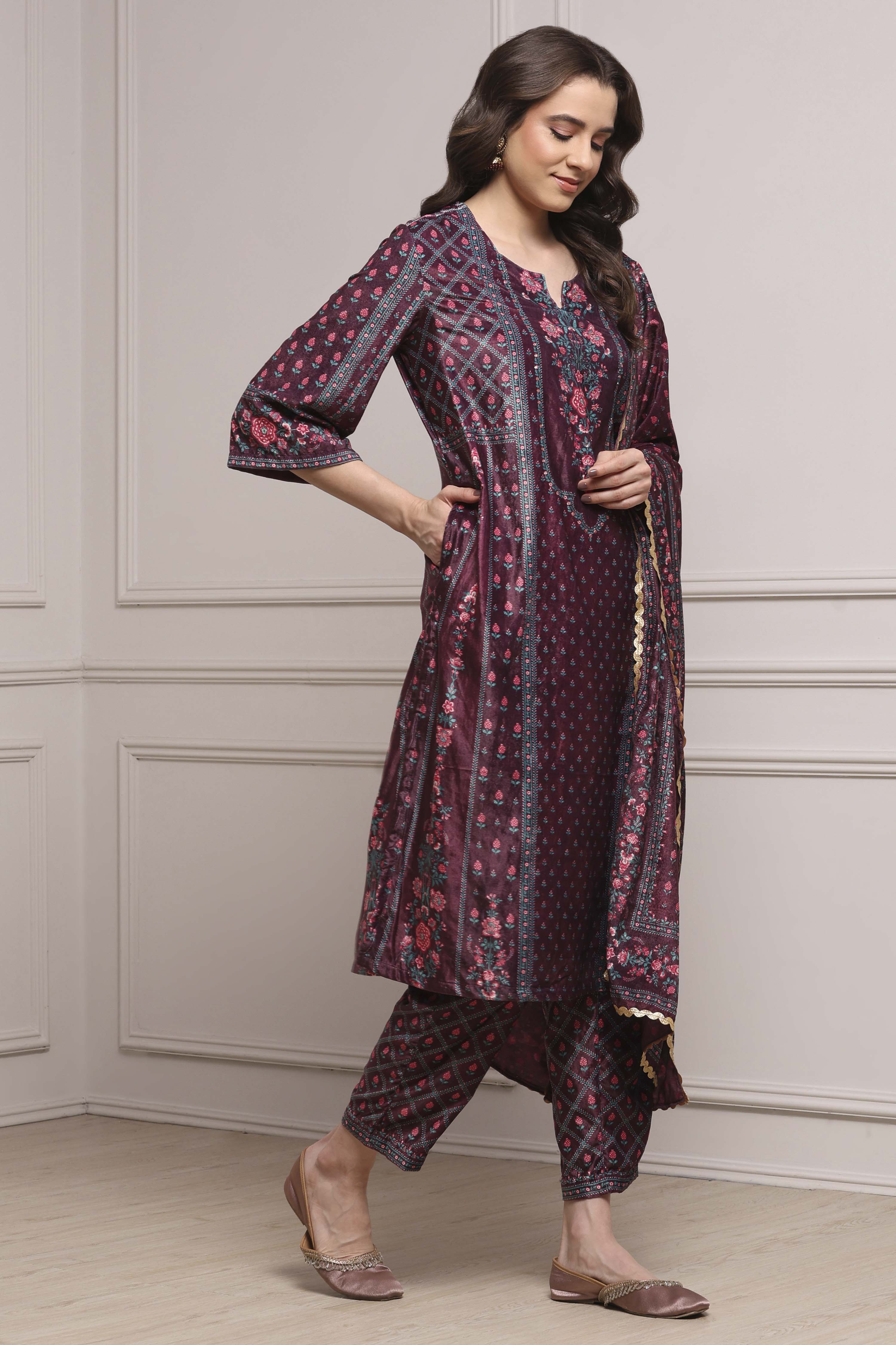 Plum Velvet Printed Straight Winter Suit Set image number 5