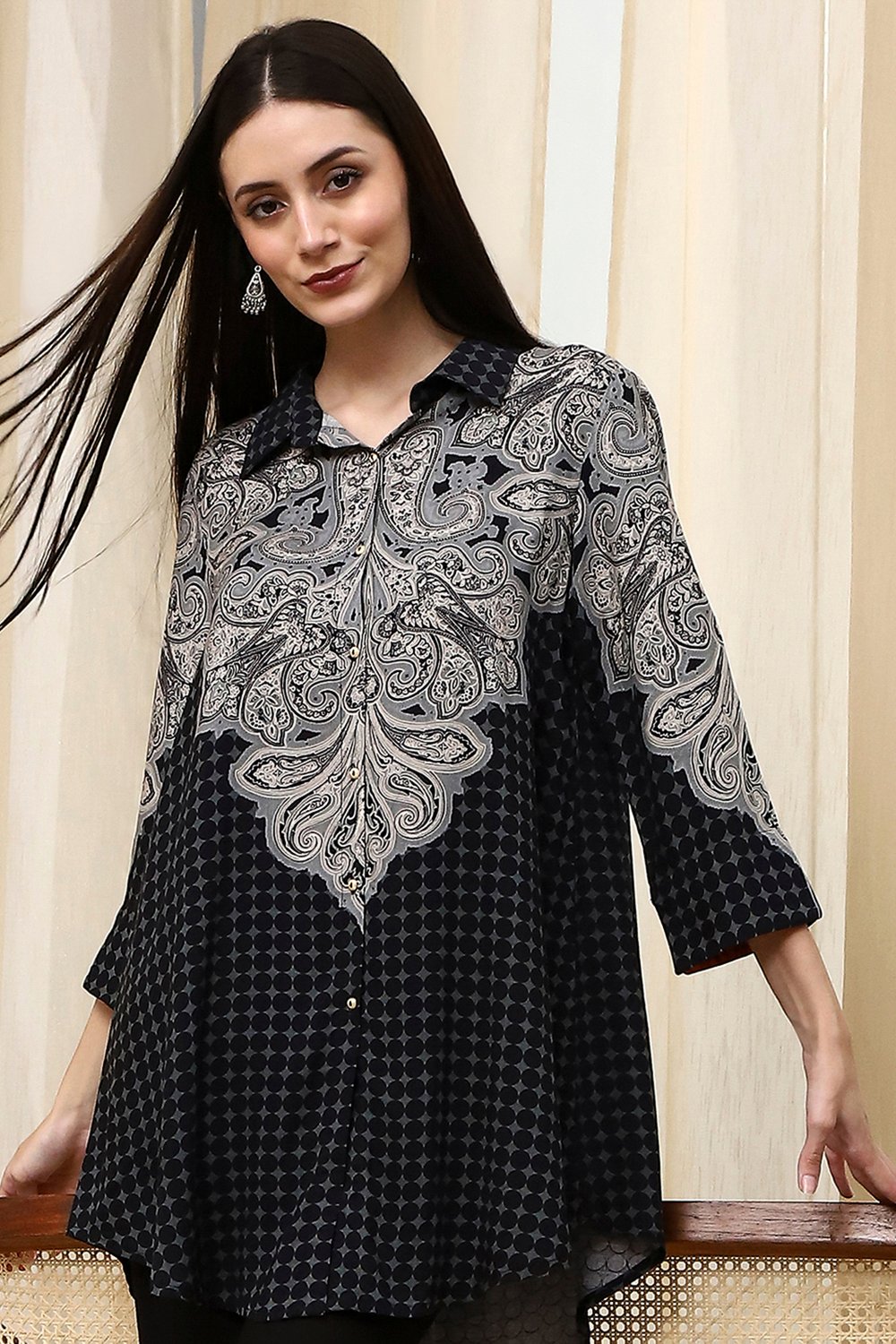 Black Printed Shirt-Style Straight Short Kurta image number 6