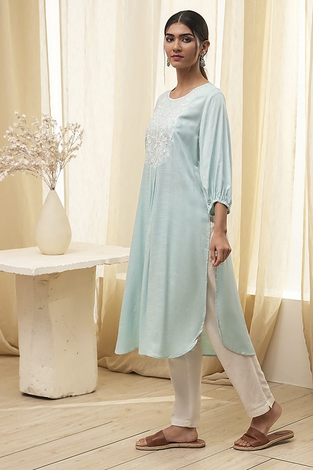 Aqua Solid Gathered Straight Kurta image number 2