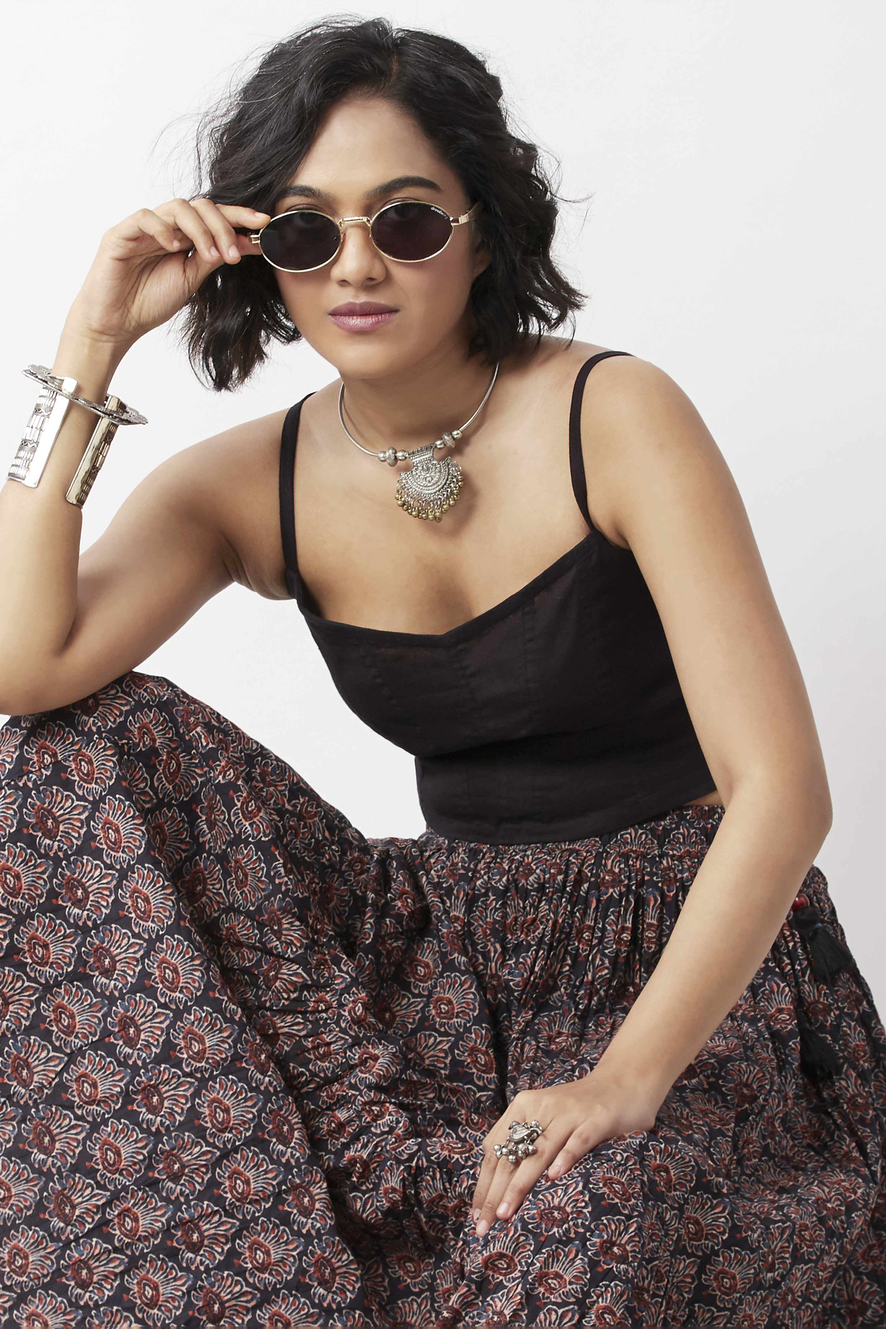 Black Cotton Fitted Strappy Crop Top image number 6