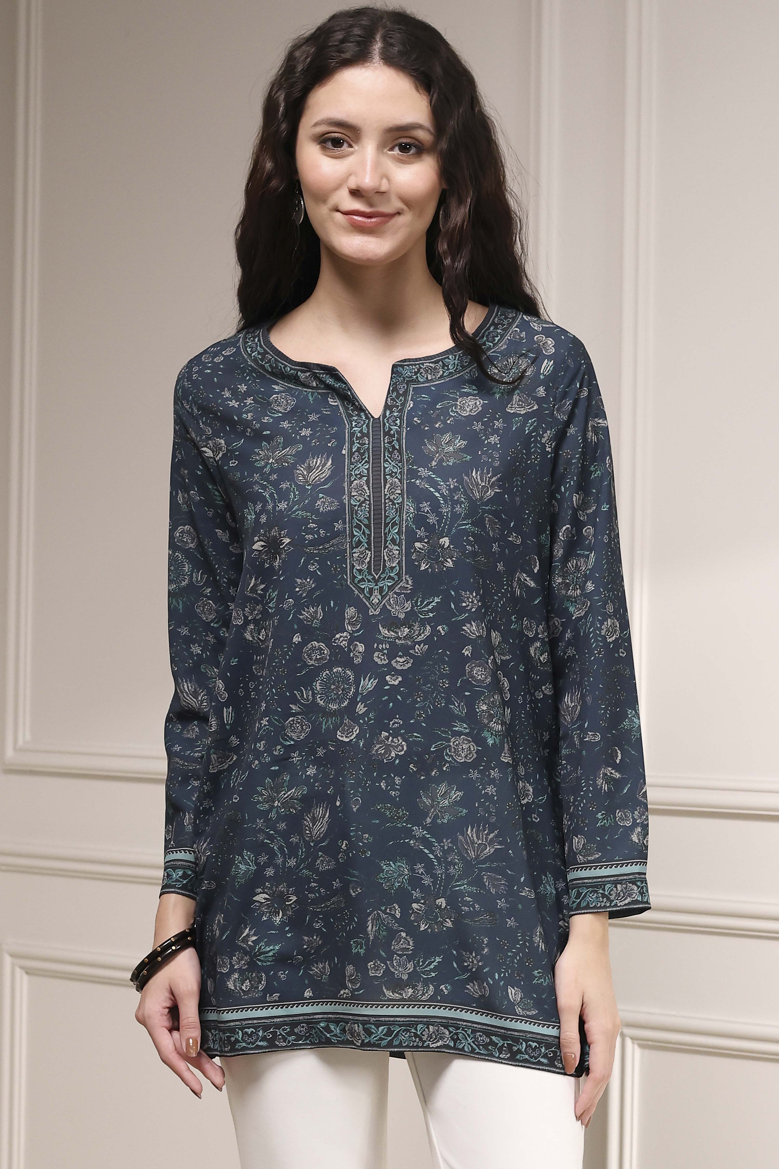 Indigo Polyester Straight Printed Short Kurta image number 5