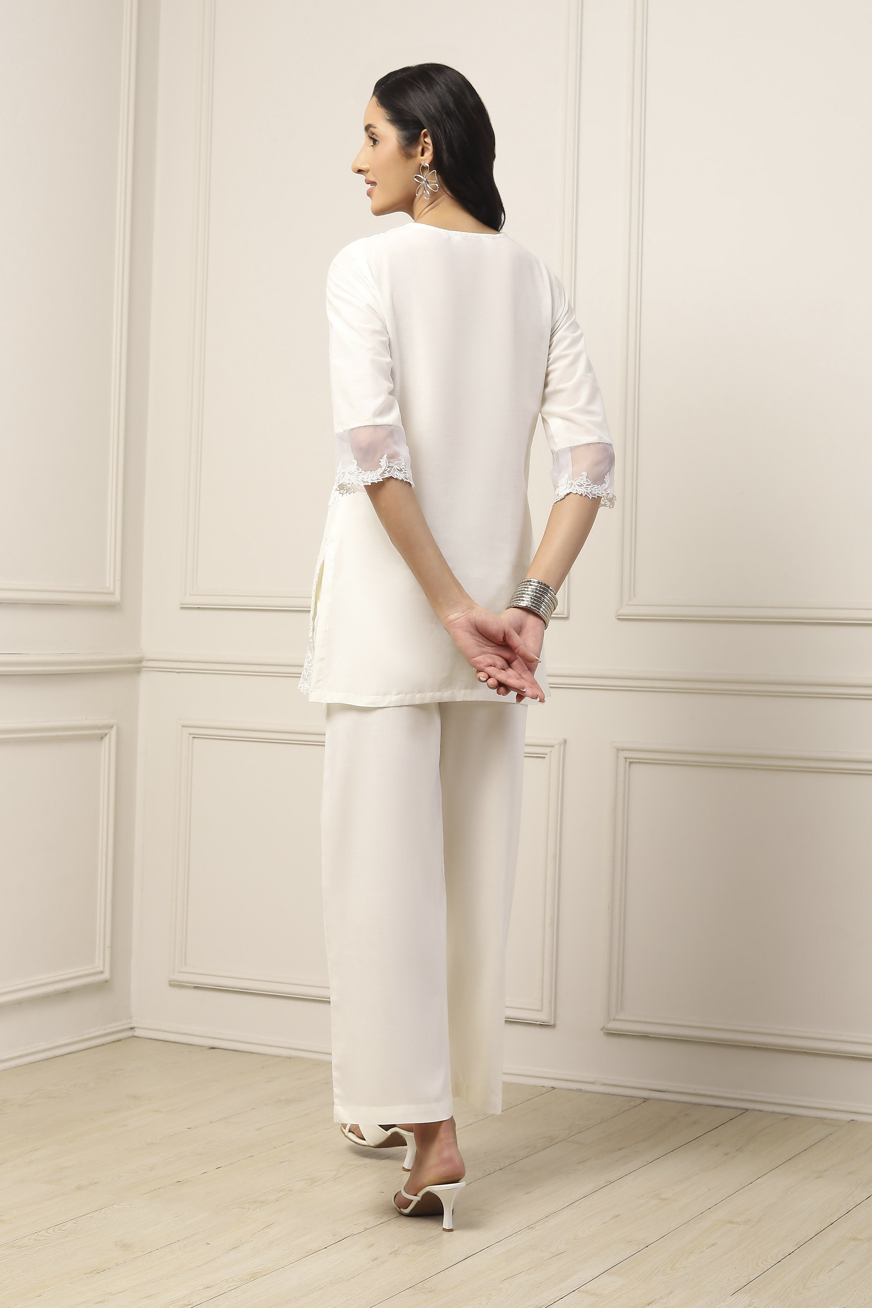 White Cotton Embroidered Schiffli Straight Suit Set image number 4