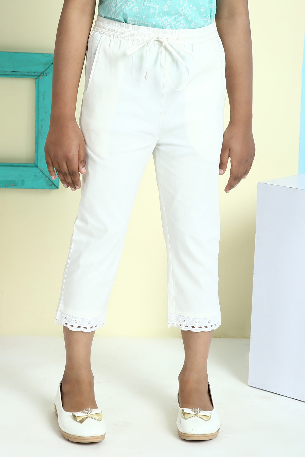 Blue Cotton Lycra Capris image number 3