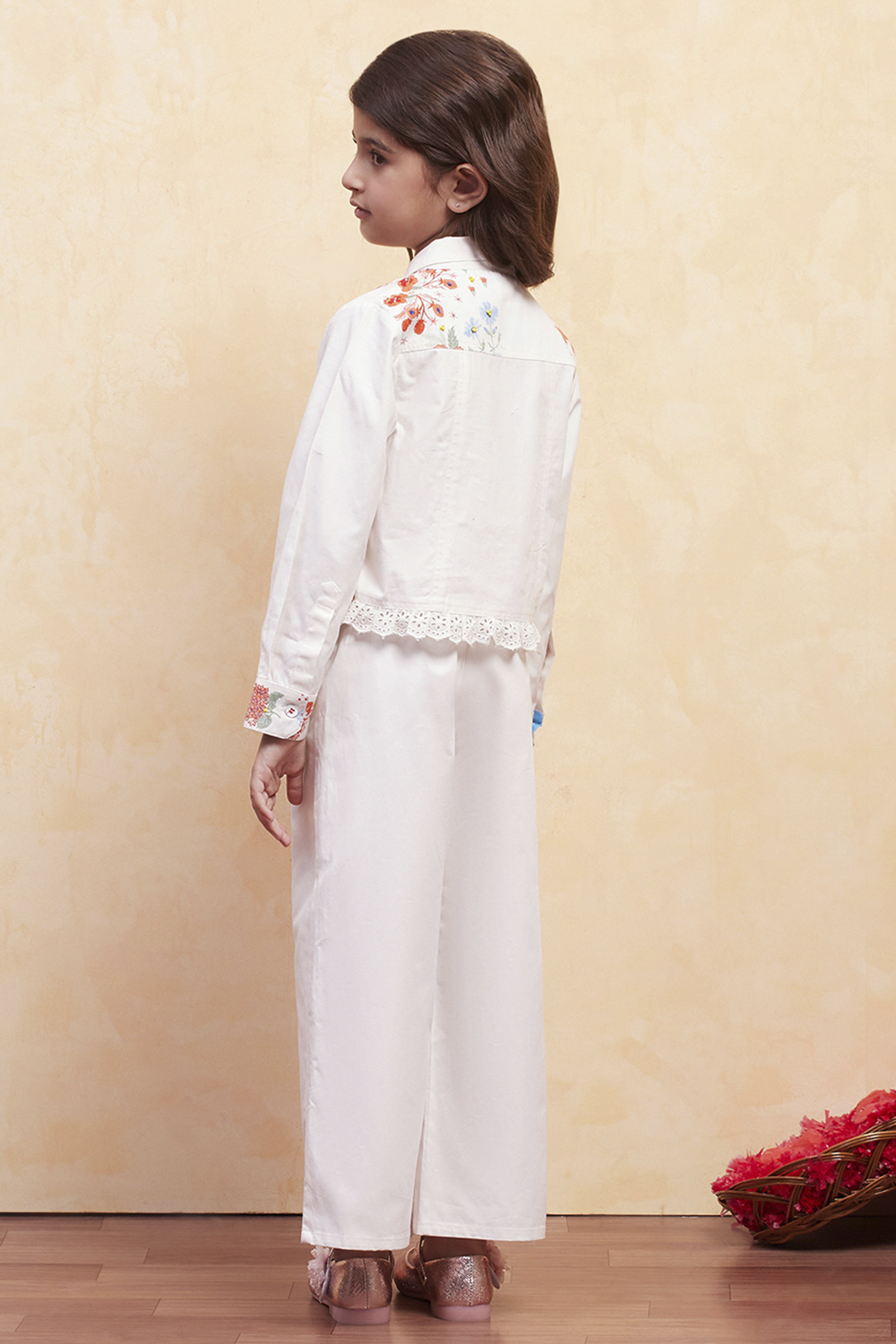 White Cotton Set image number 4
