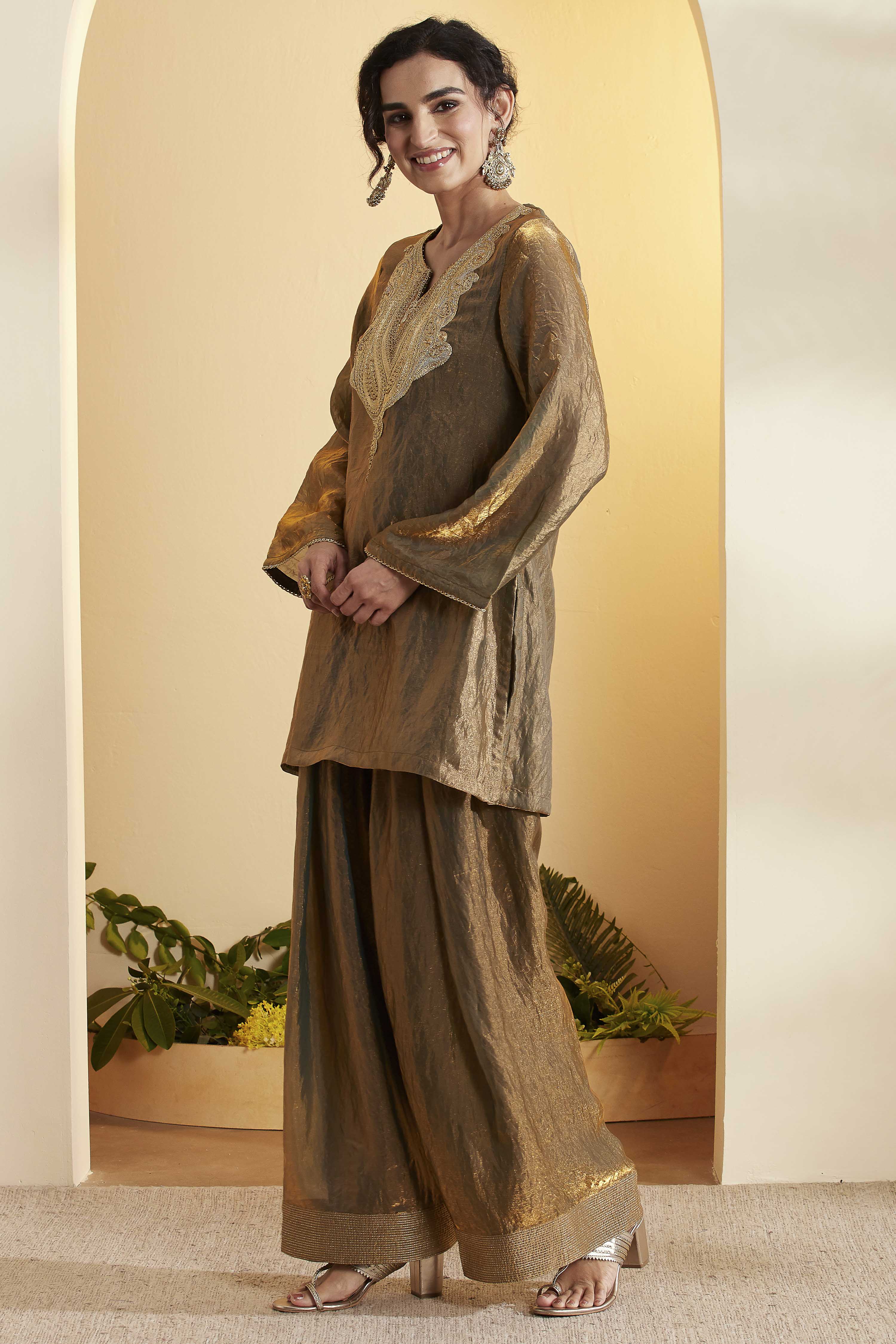 Green Metallic Yoke Design Kurta Set image number 3