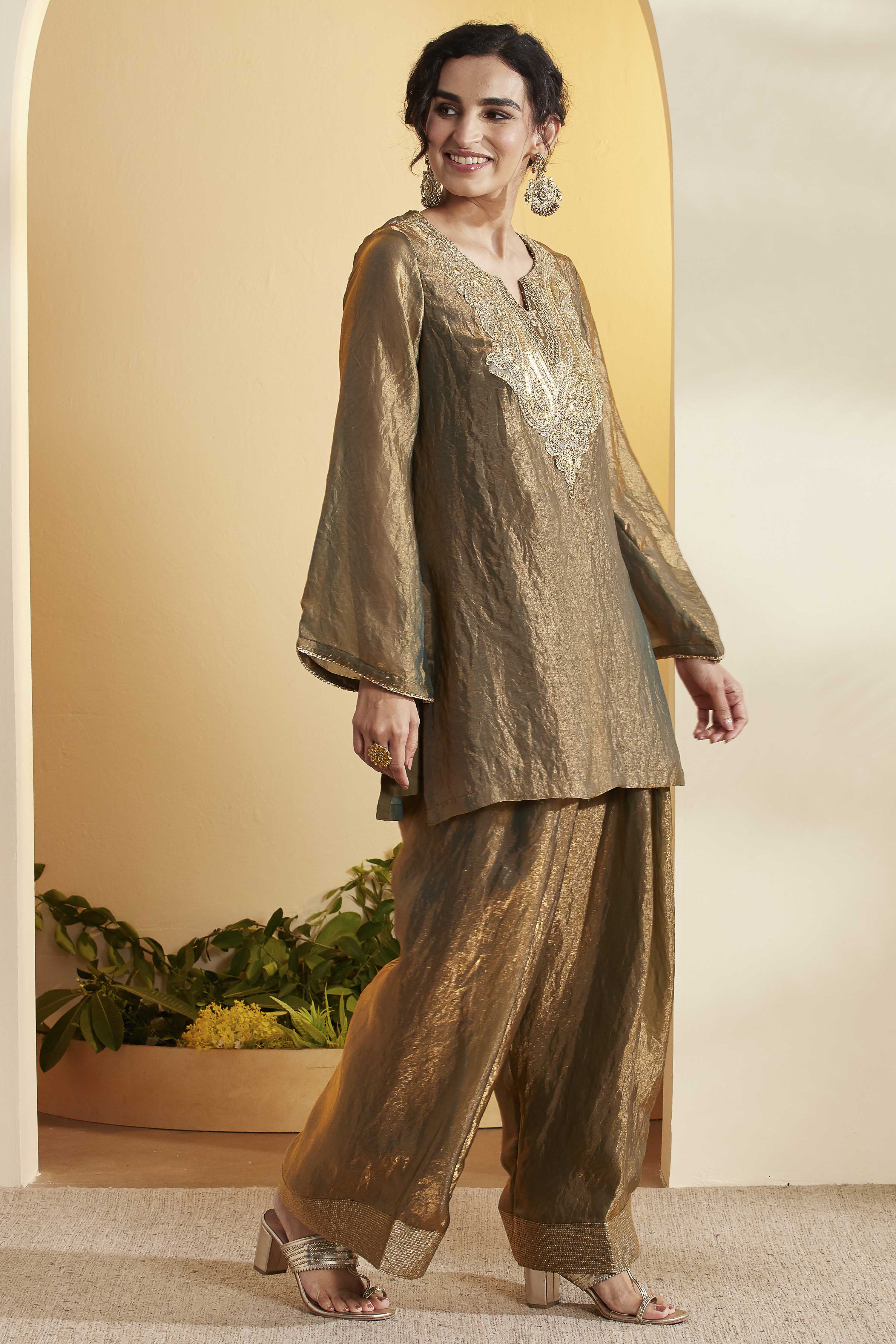 Green Metallic Yoke Design Kurta Set image number 4