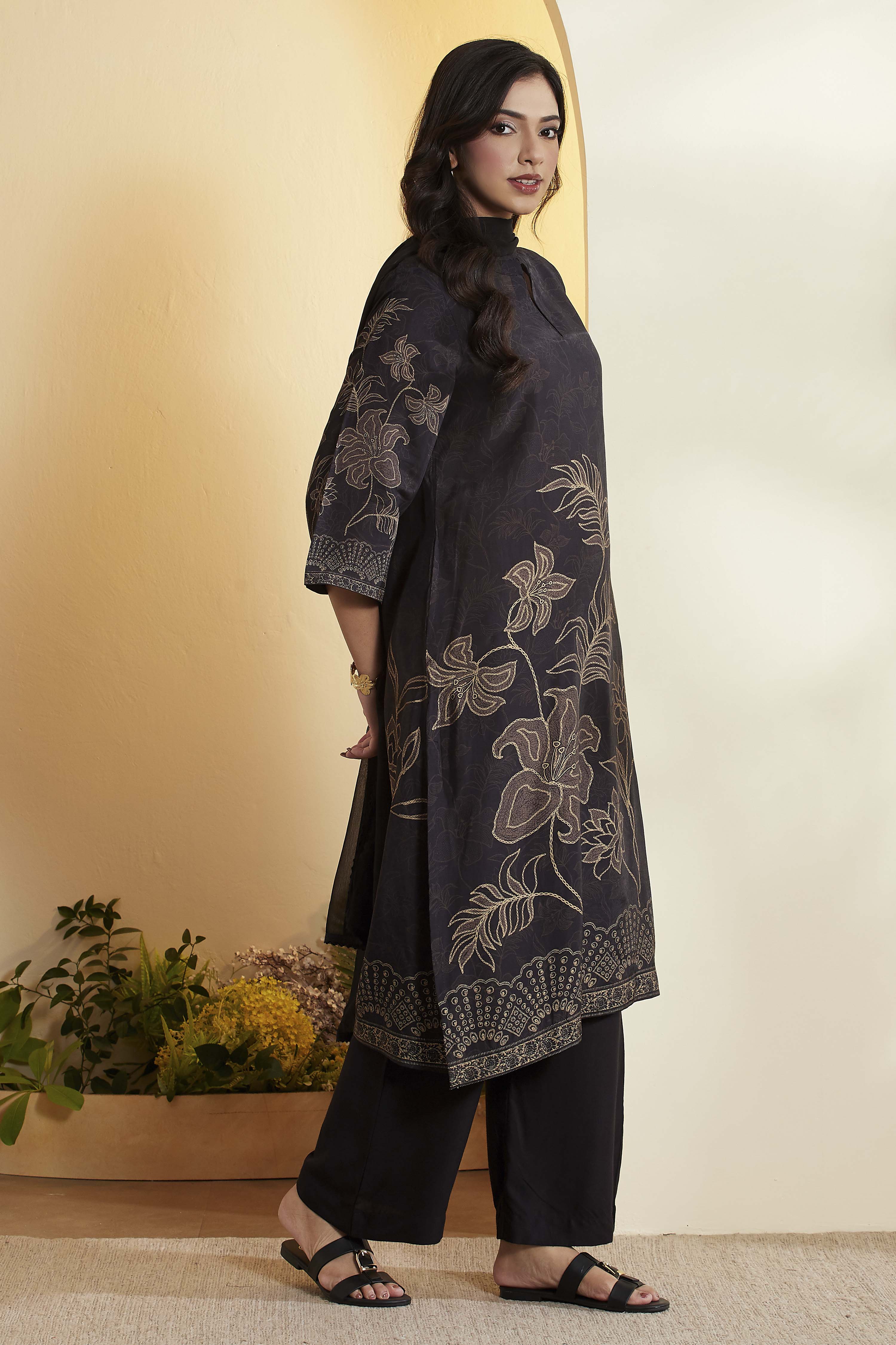Black Viscose Blend Straight Suit Set image number 4