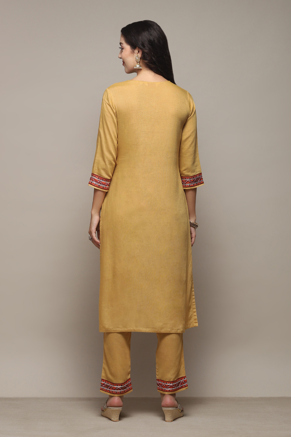 Beige Rayon flax Narrow Kurta Pant Suit Set image number 5