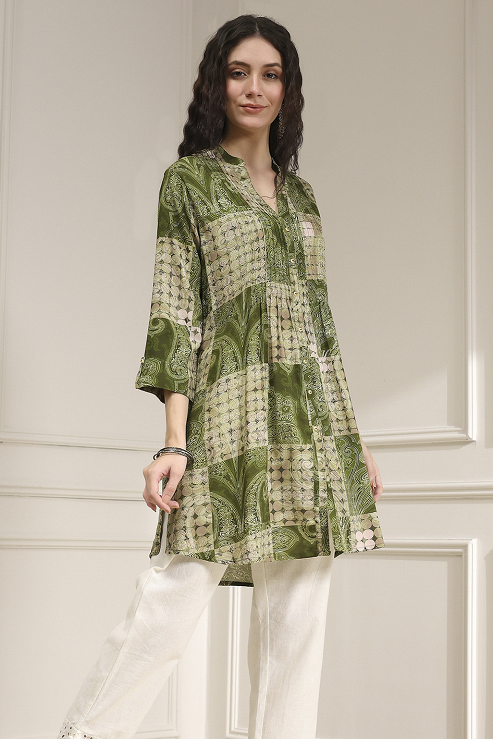 Olive Green Pleated Straight Short Kurta image number 4