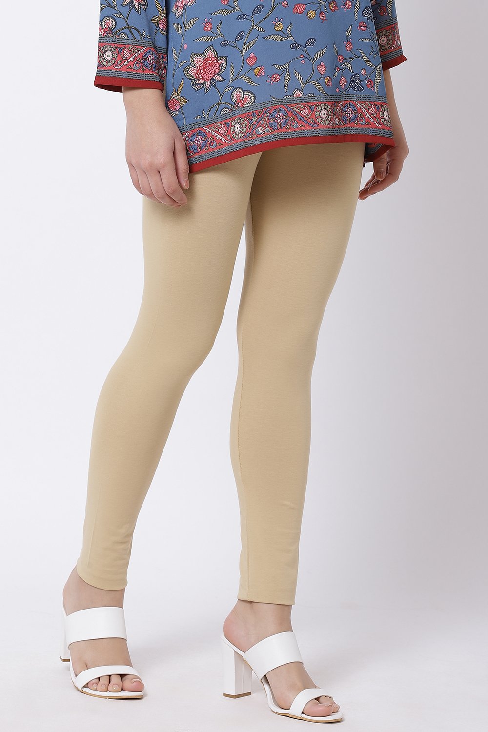 Off White Cotton Lycra Leggings image number 3