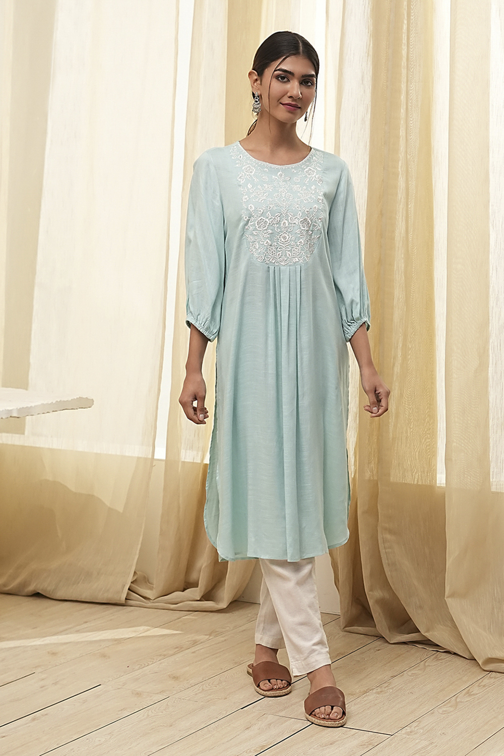 Aqua Solid Gathered Straight Kurta image number 5