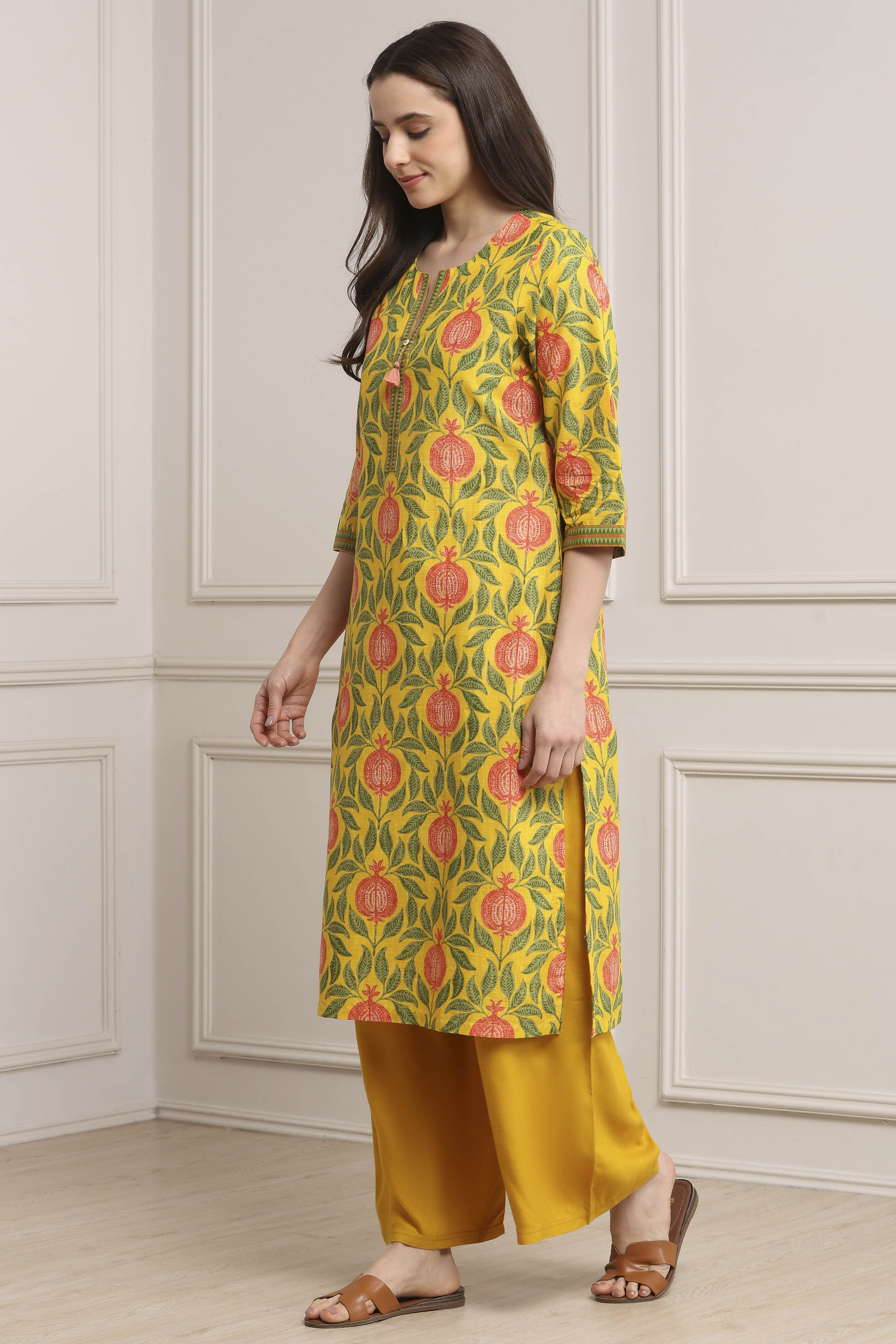 Yellow Cotton Printed Straight Kurta image number 2
