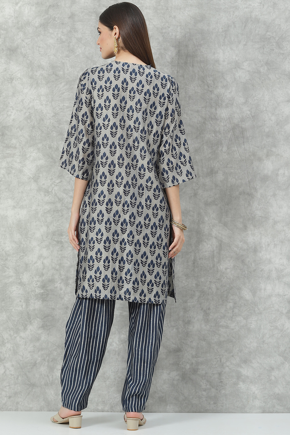 Maroon Poly Viscose Flared Printed Kurta Set image number 4