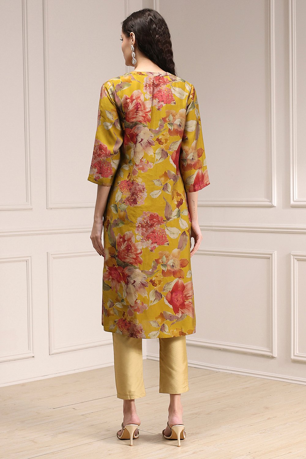 Yellow Floral Printed Straight Kurta image number 3