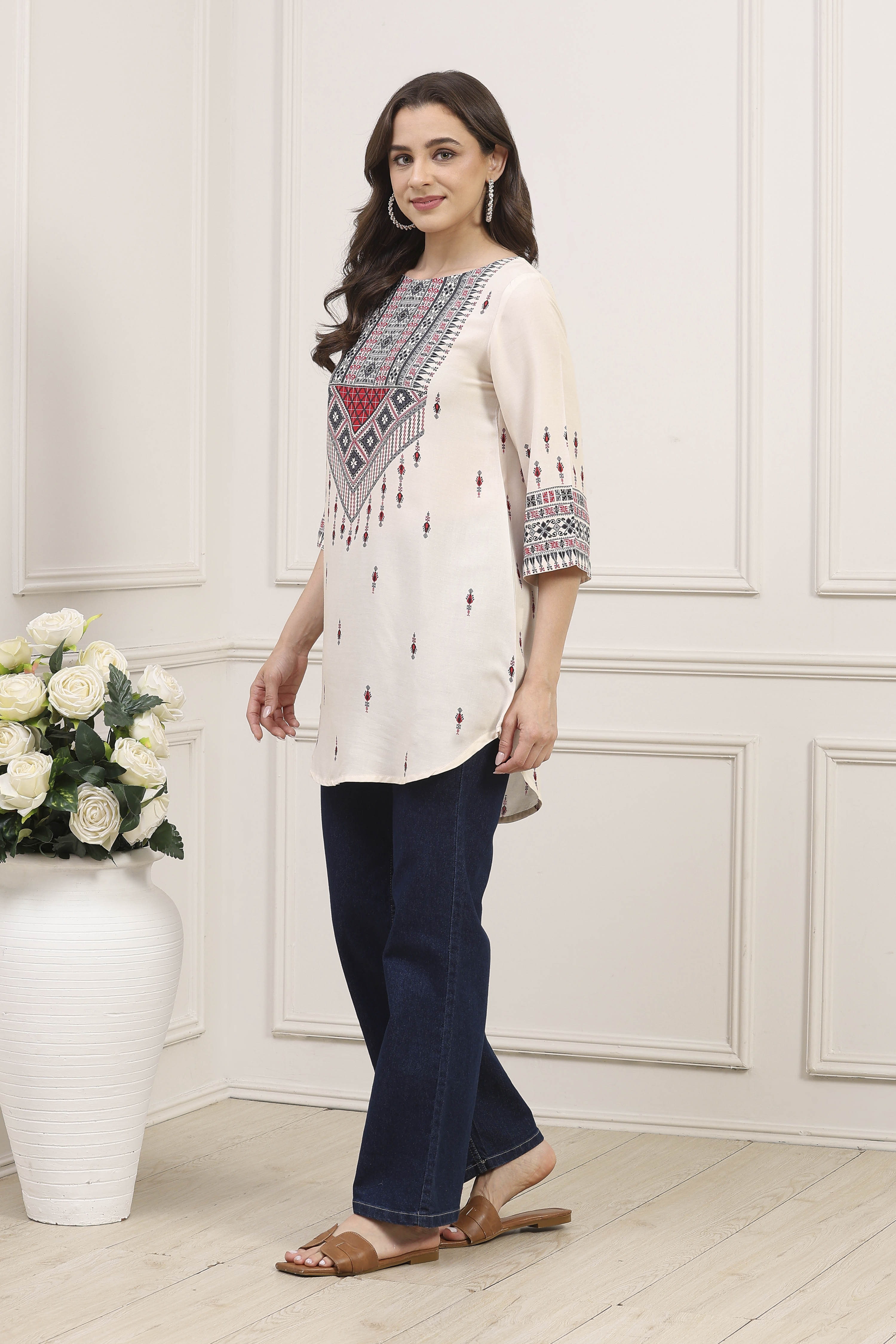 Ecru LIVA Straight Printed Kurti image number 2