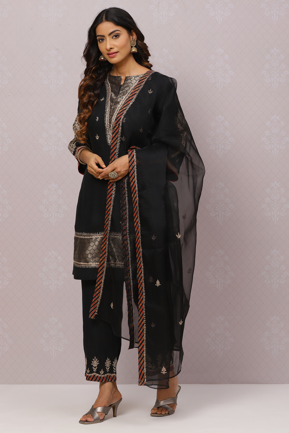 Off White Cotton Viscose Straight Kurta Narrow Palazzo Suit Set image number 4