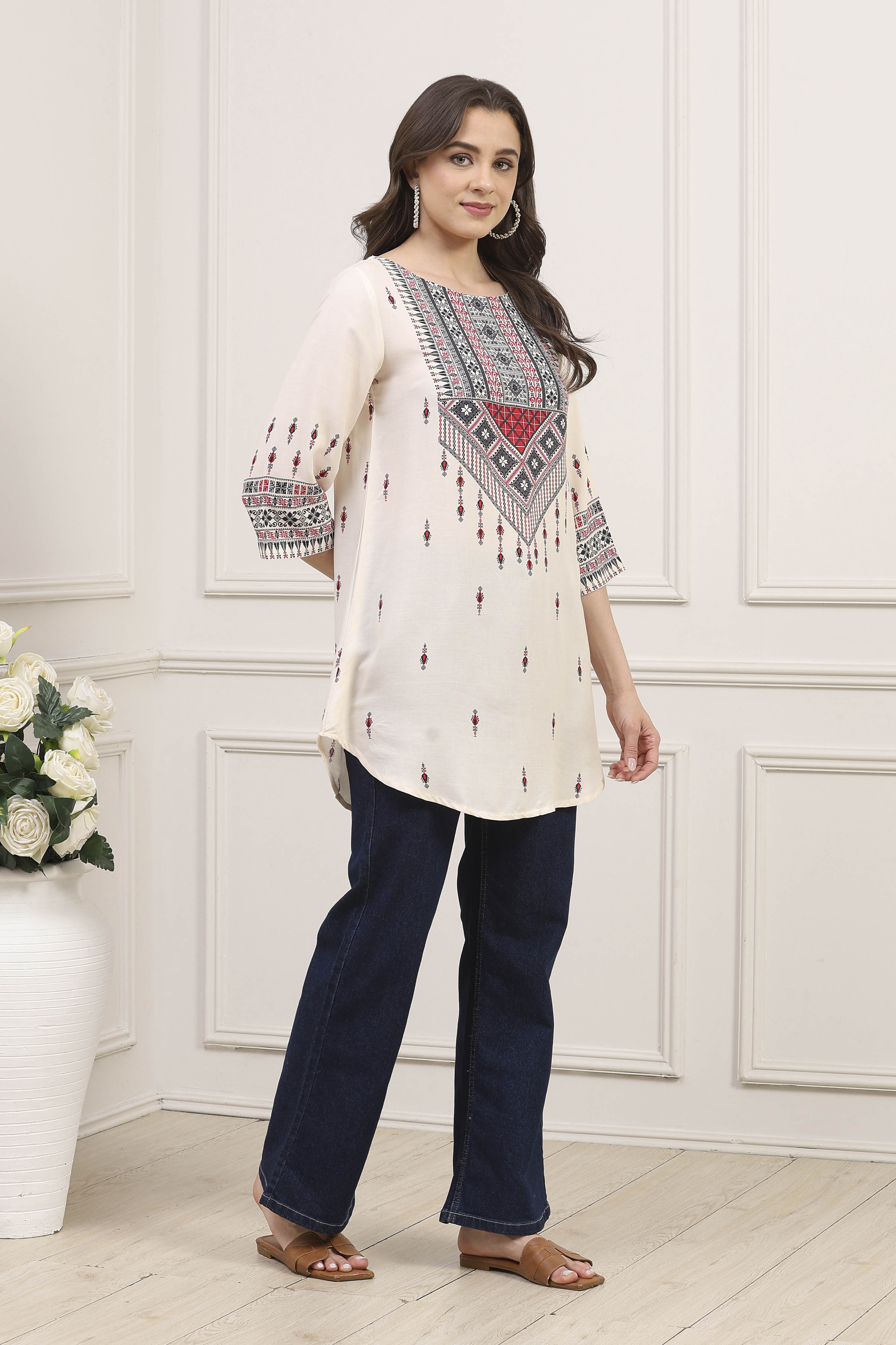 Ecru LIVA Straight Printed Kurti image number 4