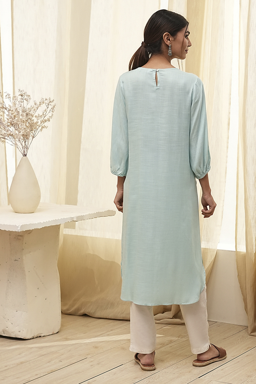 Aqua Solid Gathered Straight Kurta image number 3