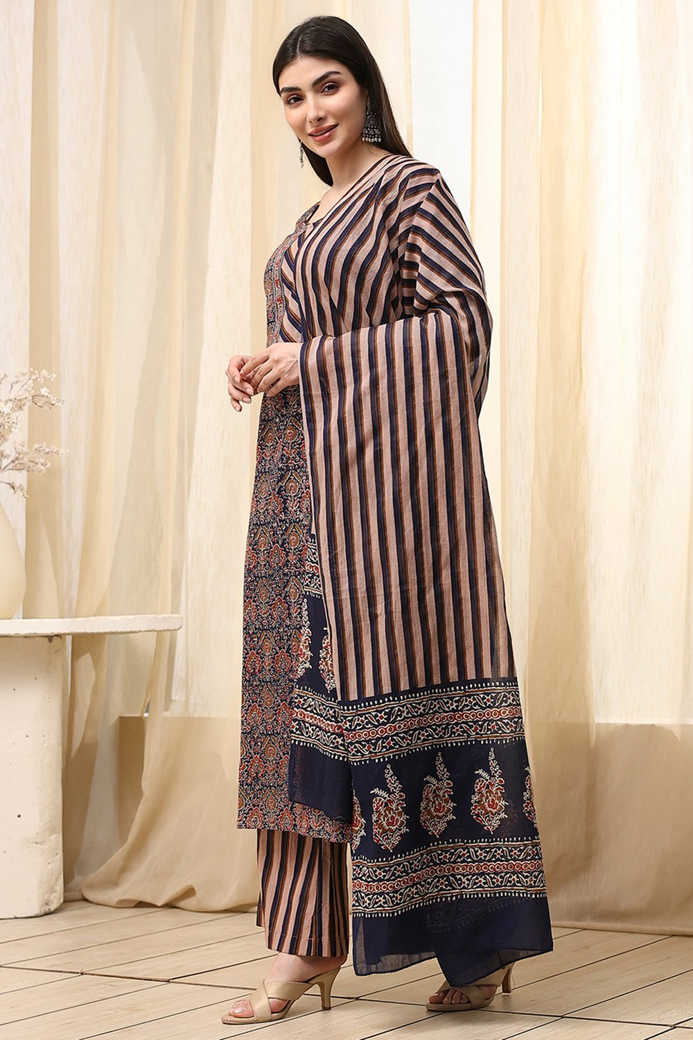 Green Cotton Floral Printed Unstitched Suit Set image number 4