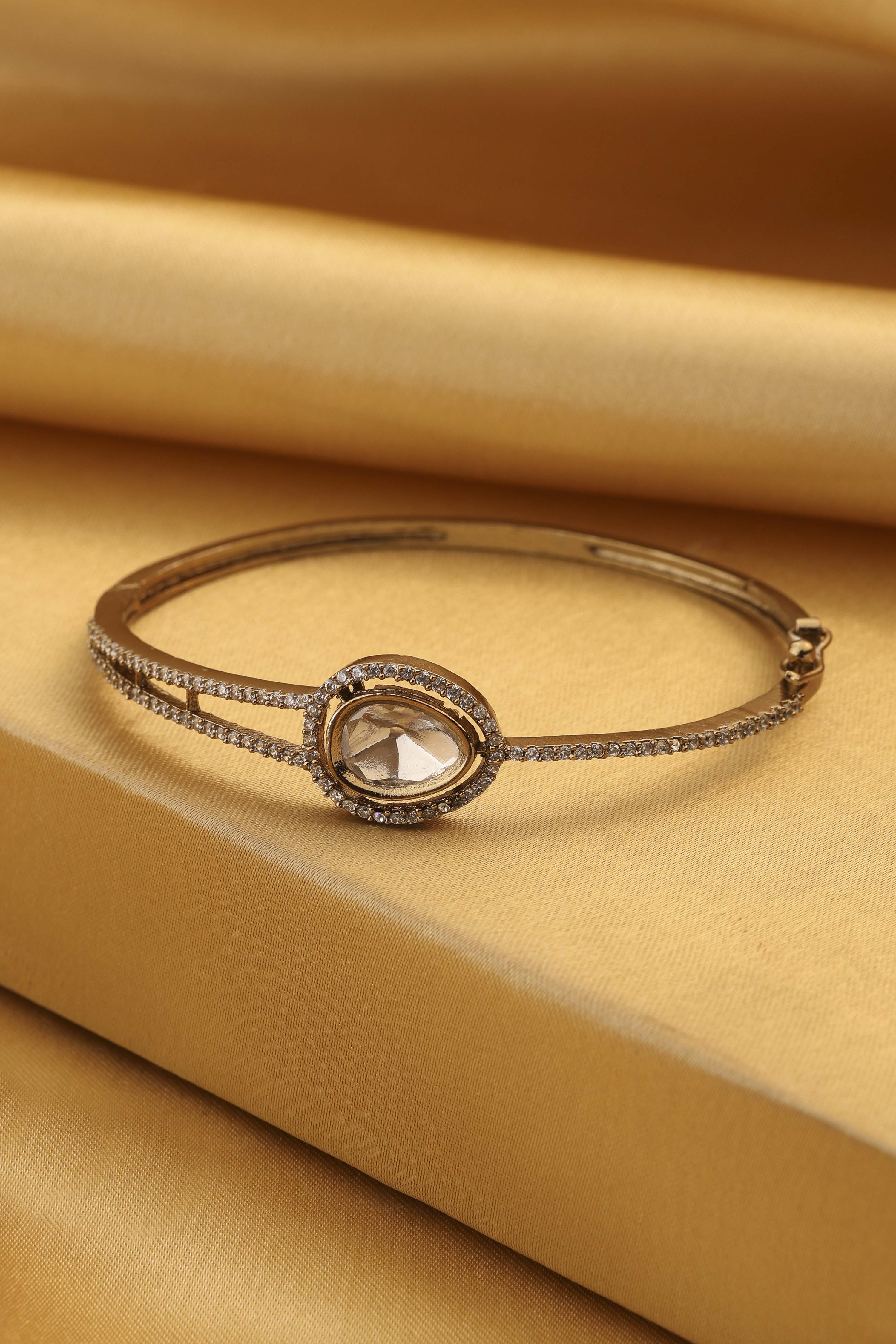 White Plastic Bracelet image number 0
