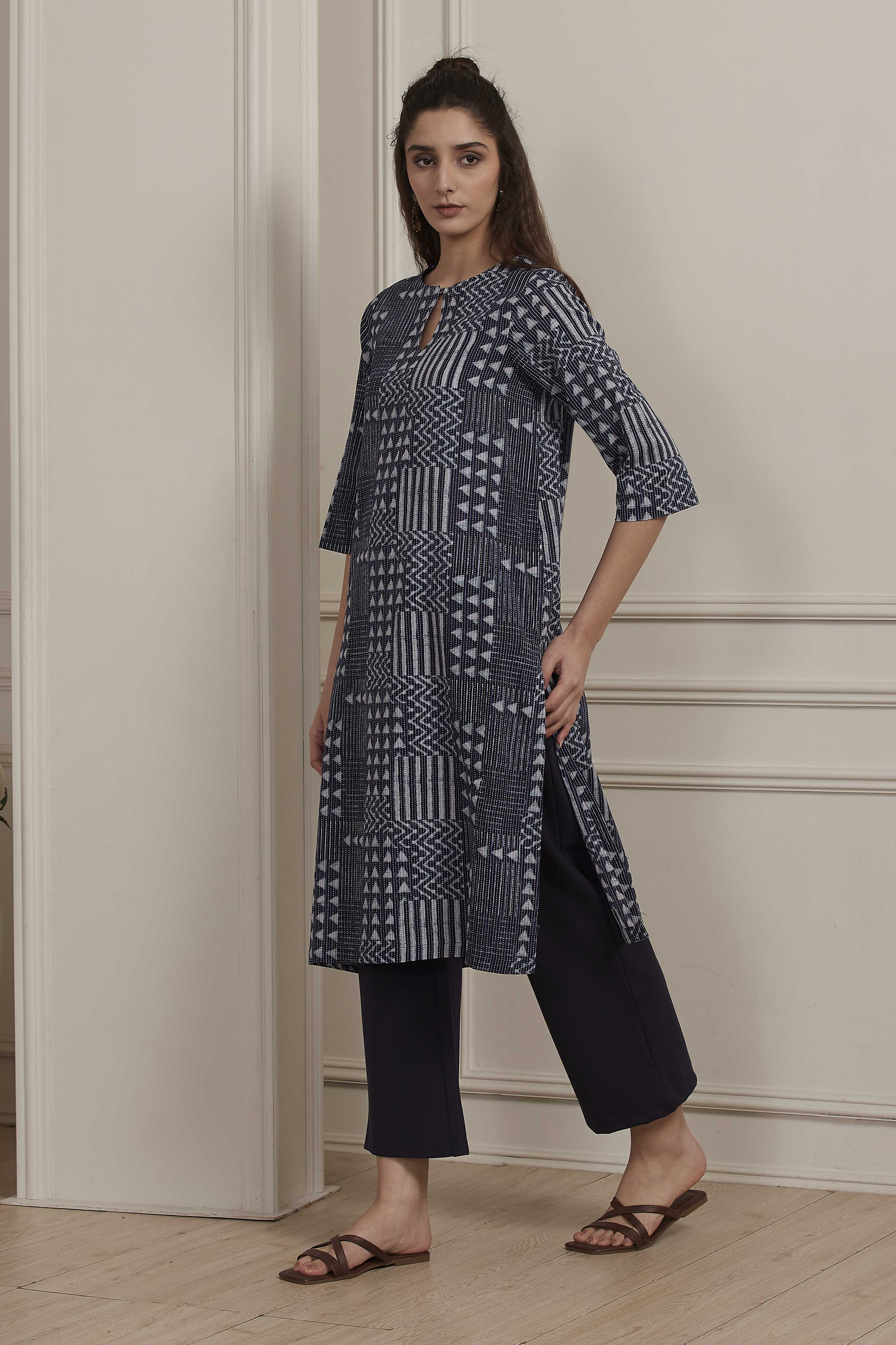 Blue Cotton Straight Kurta image number 2