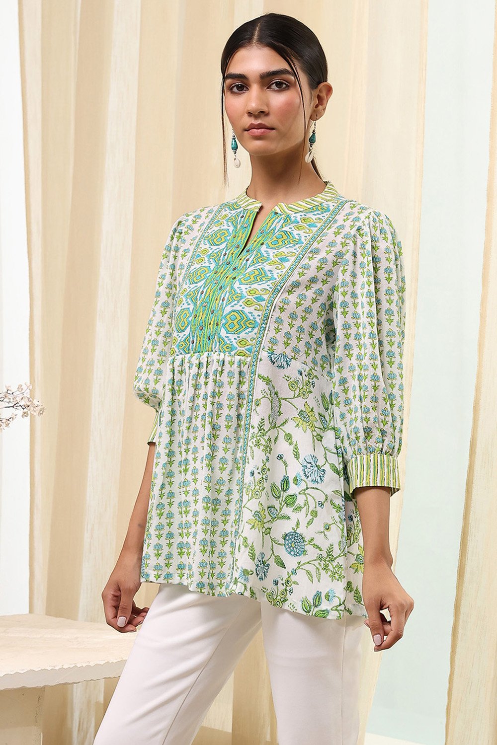 Green and White Pleated Short Kurta image number 2