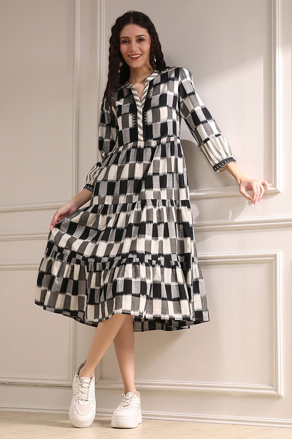 Black and White Cotton Tiered Dress image number 4