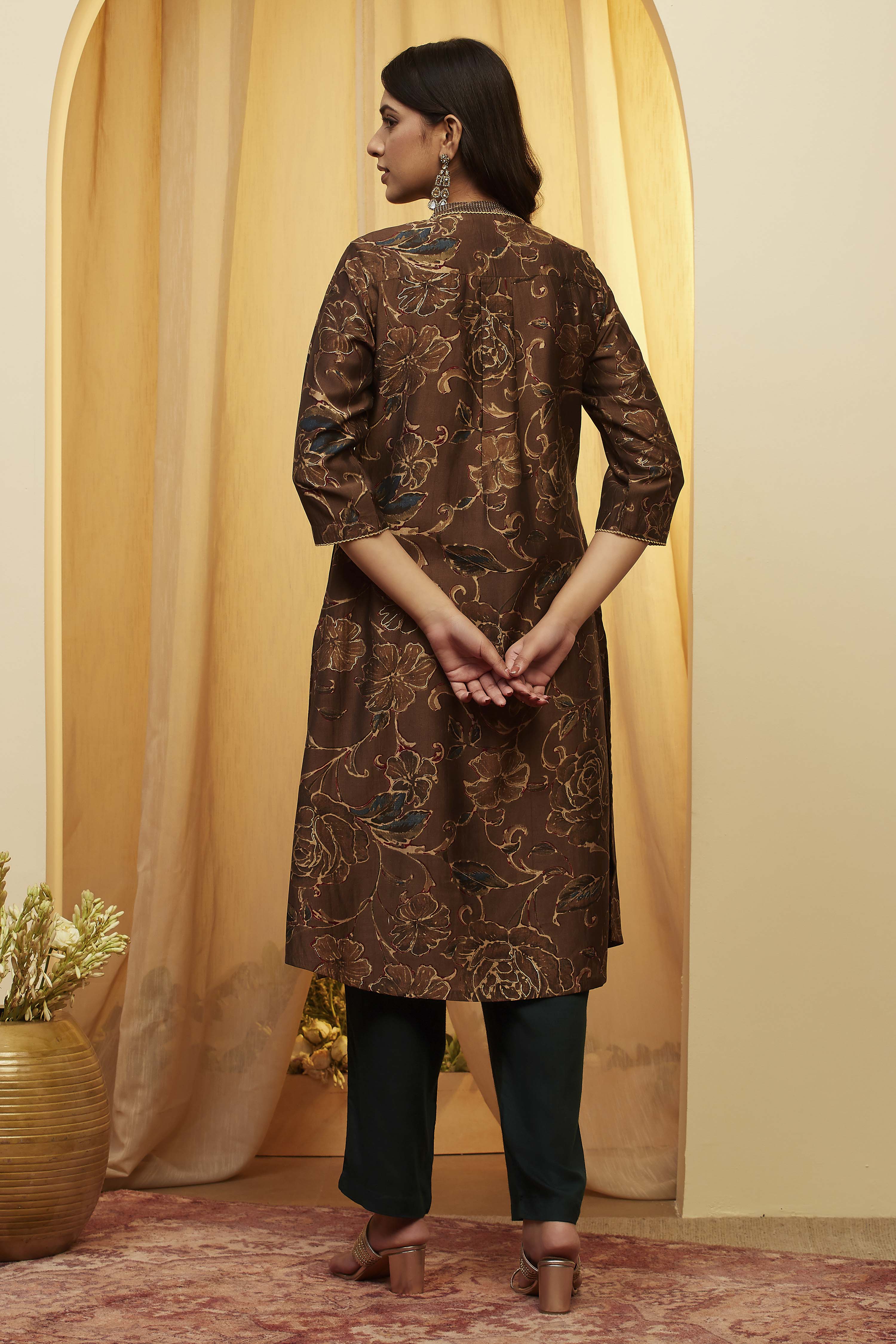 Brown Floral Printed Straight Kurta image number 4