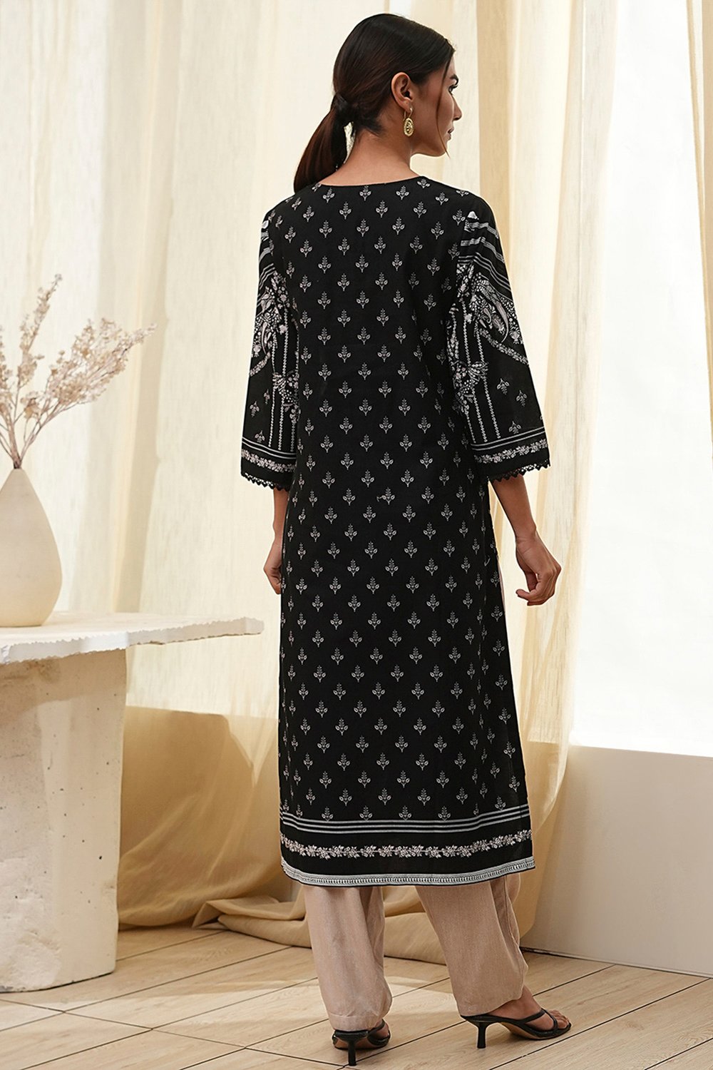 Black Pure Cotton Printed Straight Kurta image number 3
