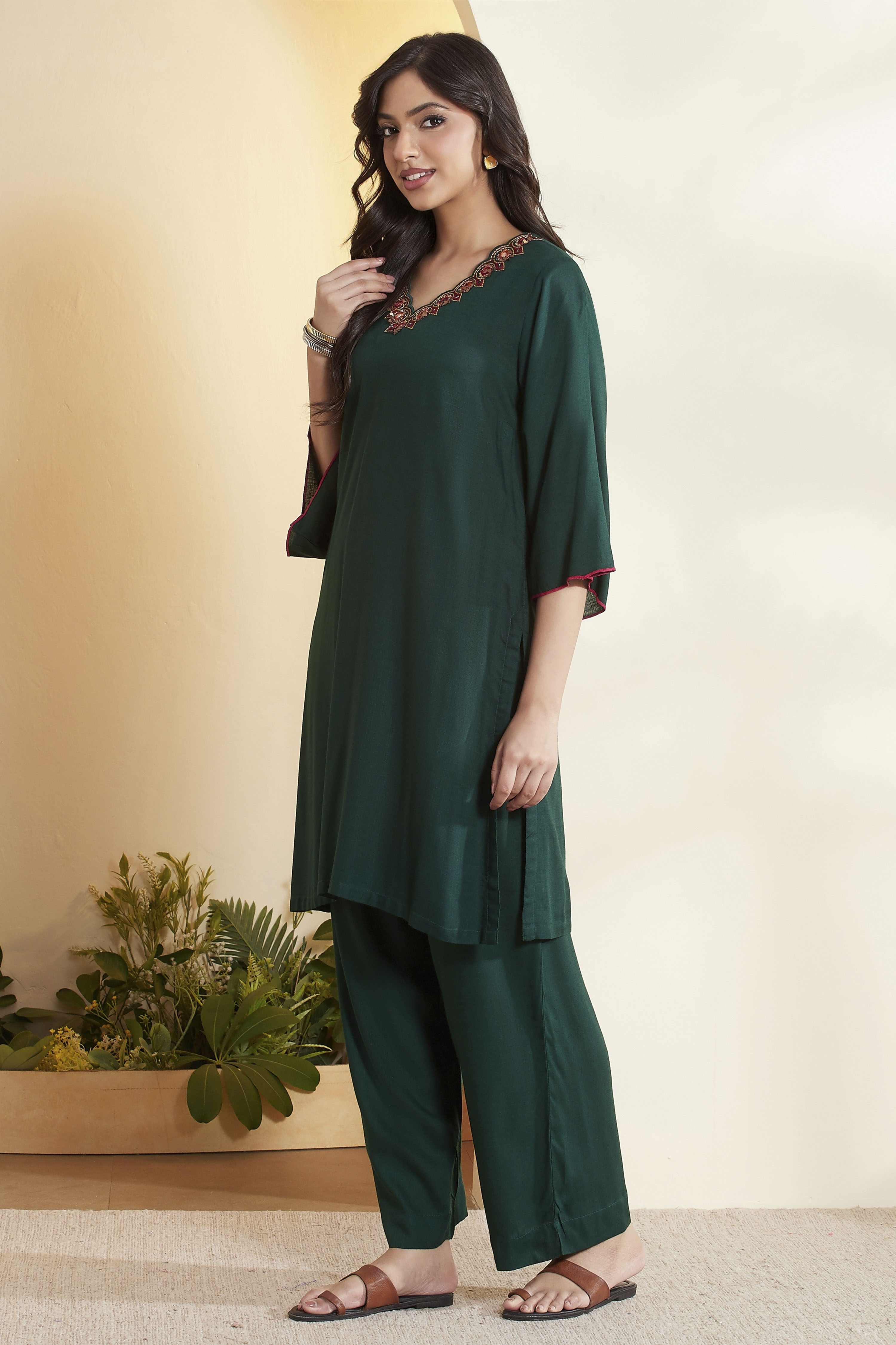 Green Viscose Rayon Yoke Design Solid Straight Kurta Set image number 4